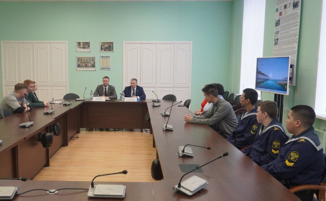 Денис Гусев провёл встречи со студентами Северного (Арктического) федерального университета имени М.В. Ломоносова и Северного государственного медицинского университета в городе Архангельске
