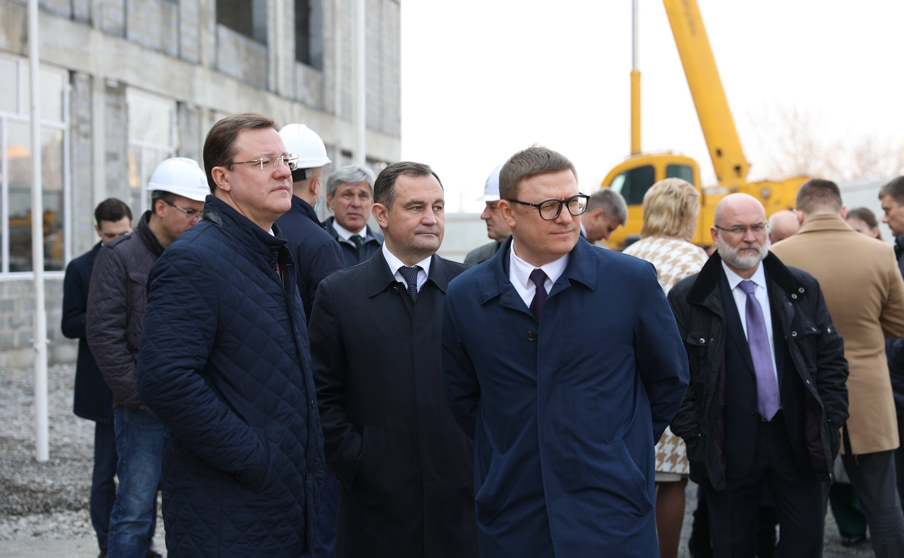 Осмотр строительства нового образовательного учреждения, в котором будет осуществляться обучение и на русском языке