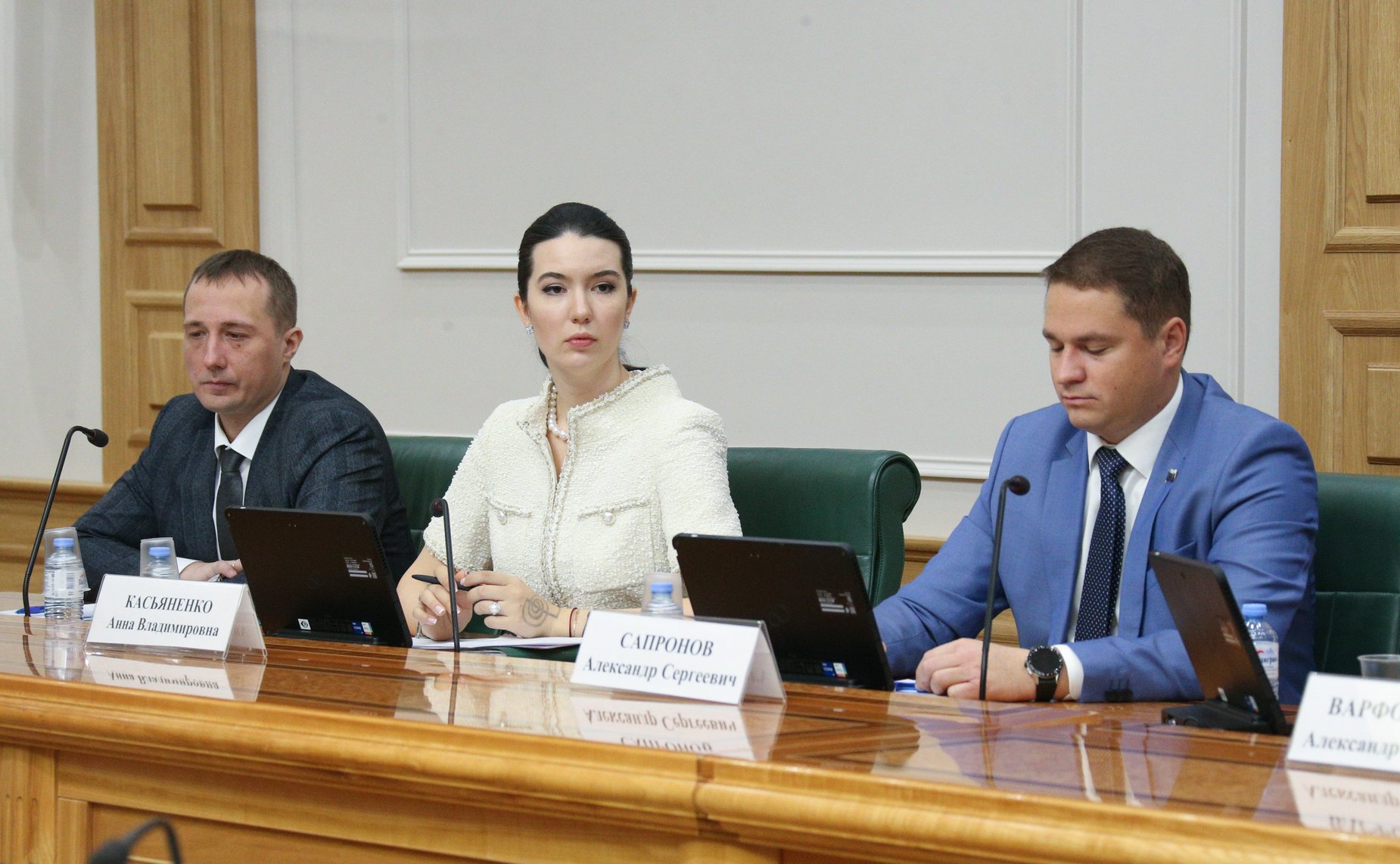 Первый заместитель председателя Комитета СФ по социальной политике Александр Варфоломеев провел встречу молодых парламентариев на тему «Время созидать. Молодежь как основа нового мира»