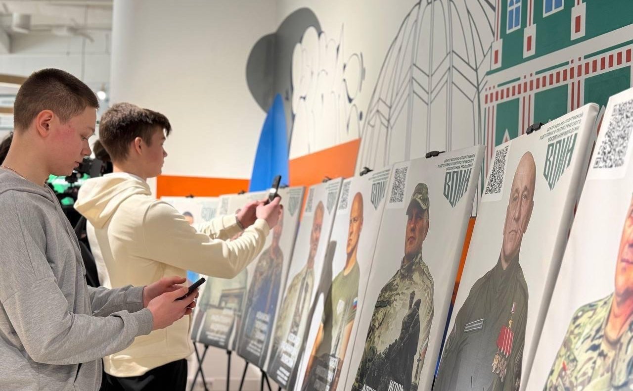 Виктор Шептий принял участие в открытии в Свердловской области мобильной фотовыставки «Зал воинской славы»