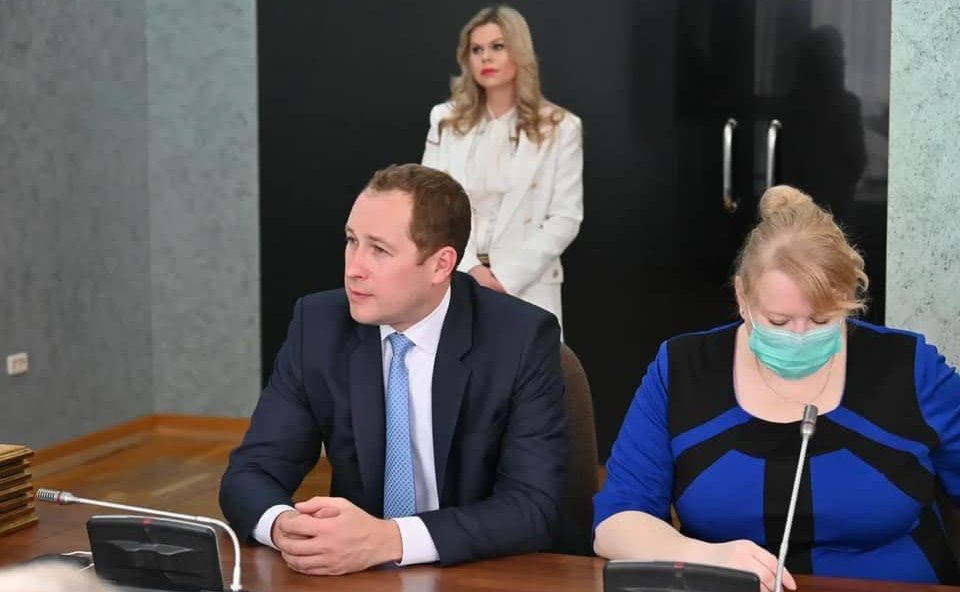 Олег Цепкин принял участие в торжественной церемонии награждения жителей региона благодарностями от имени губернатора и благодарственными письмами Совета Федерации