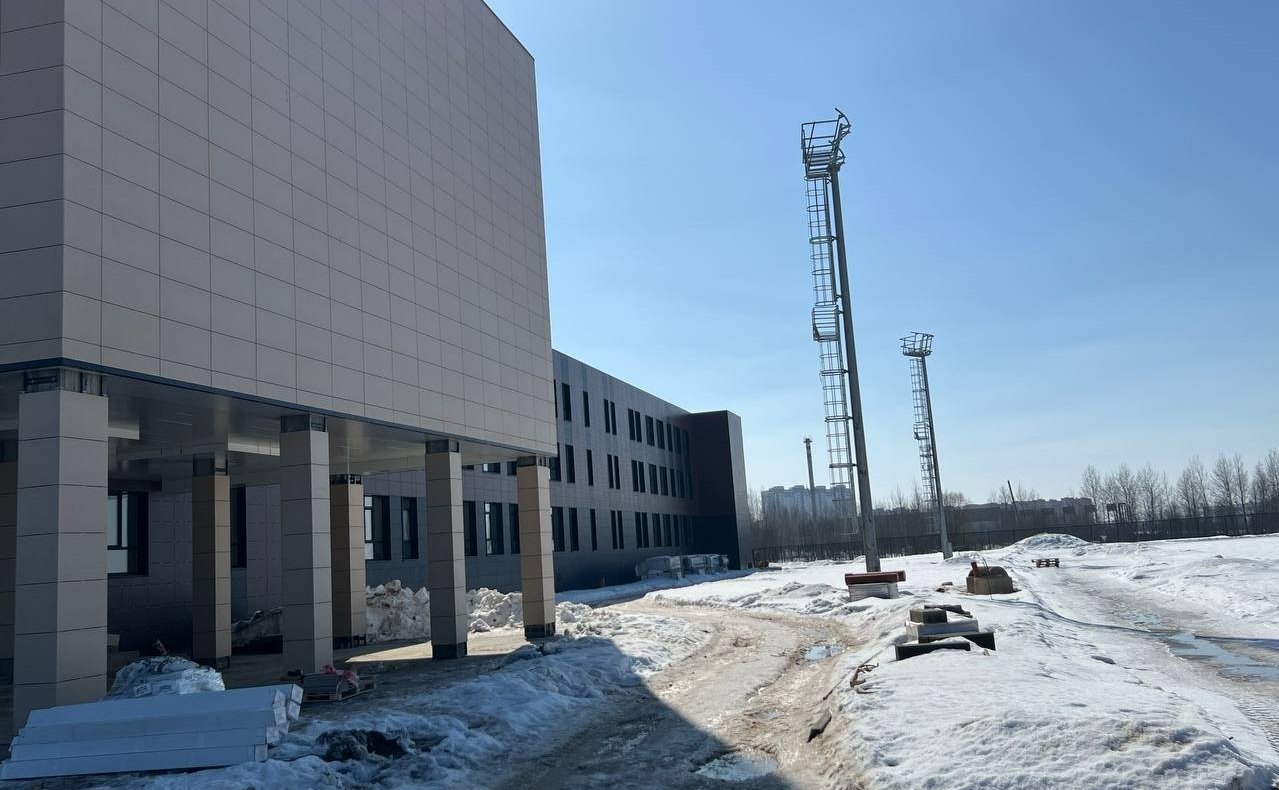 Анатолий Артамонов ознакомился с ходом строительства социальных объектов Калуги