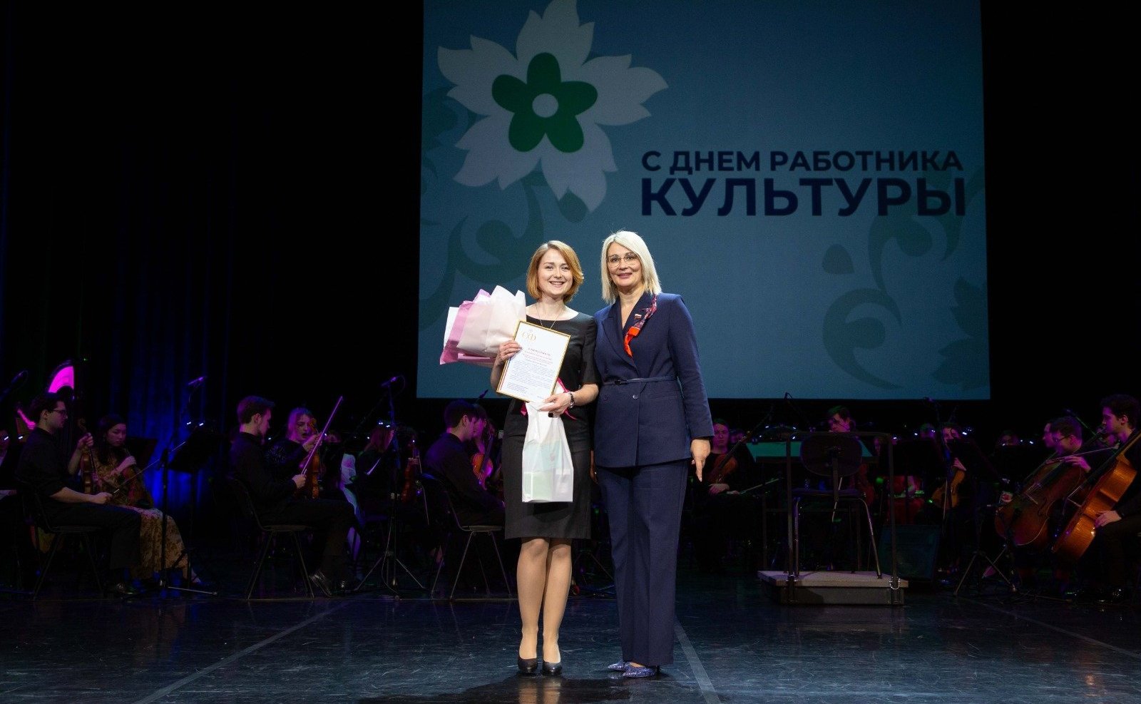 Наталия Косихина поздравила работников сферы культуры Ярославской области с профессиональным праздником – Днем работника культуры и вручила награды