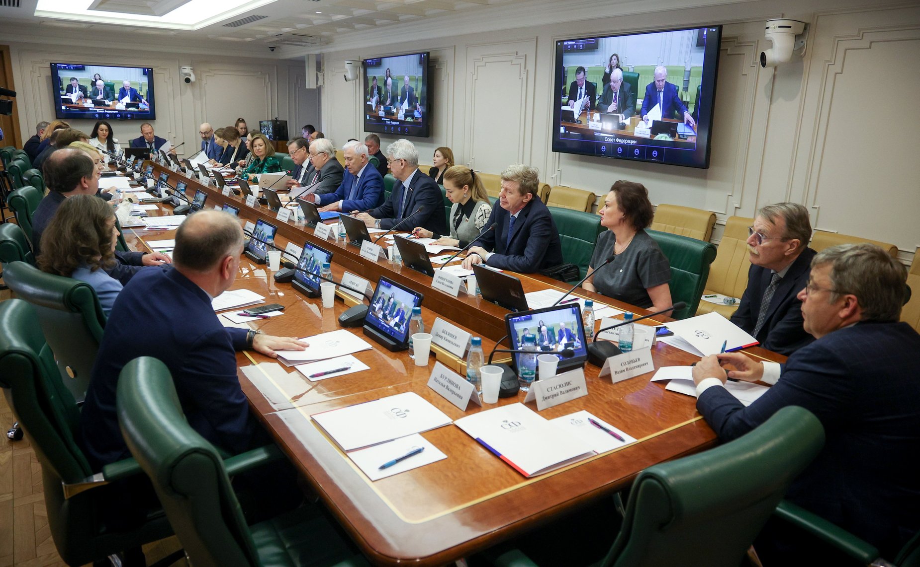 Круглый стол Комитета СФ по международным делам на тему «Международно-правовые инструменты по противодействию западным санкциям в финансово-экономической сфере»