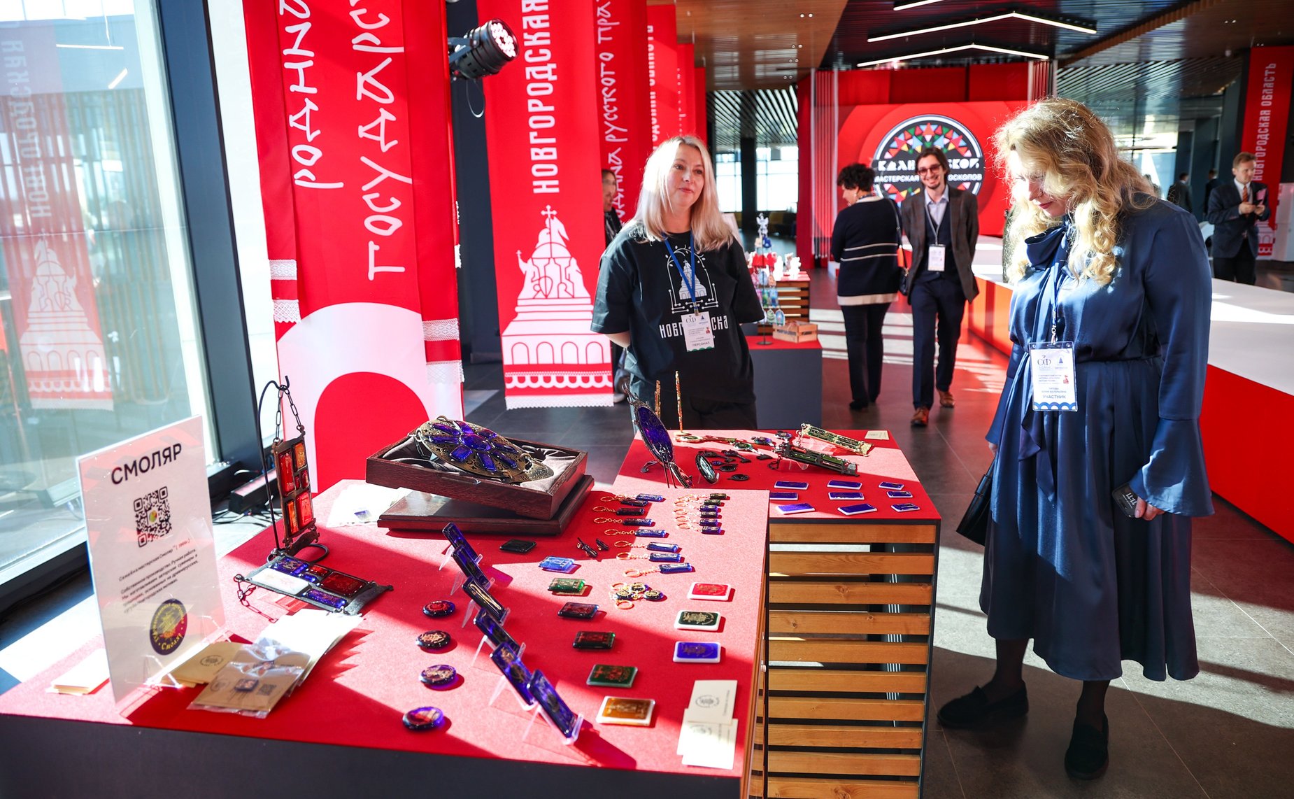 Валентина Матвиенко посетила Софийский собор и осмотрела выставку брендов «Новгородский торг»