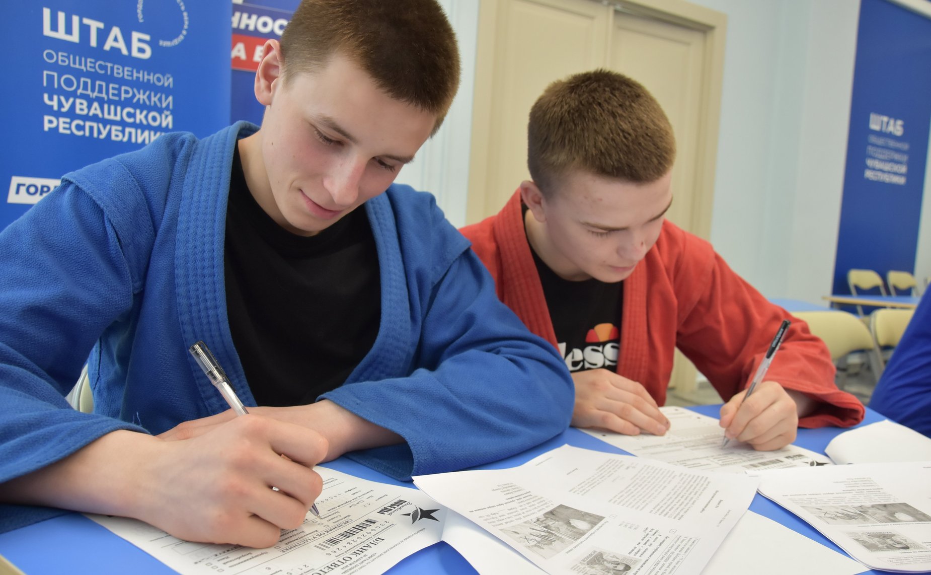 Николай Владимиров в Чебоксарах принял участие в Международной исторической акции «Диктант Победы» вместе с юными самбистами