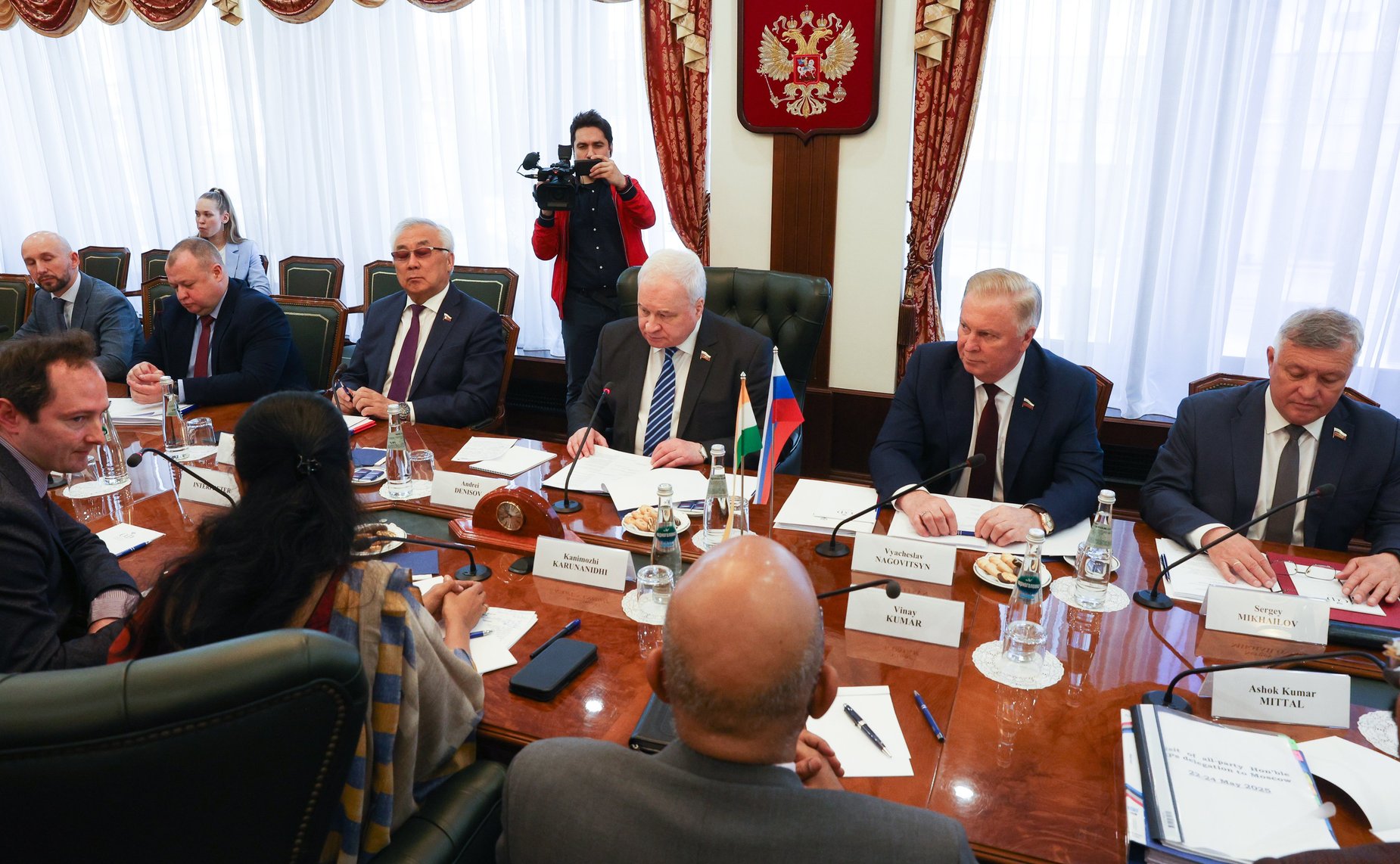 Встреча первого заместителя председателя Комитета СФ по международным делам Андрея Денисова с делегацией Республики Индии во главе с членом Народной палаты парламента Каниможи Карунанидхи