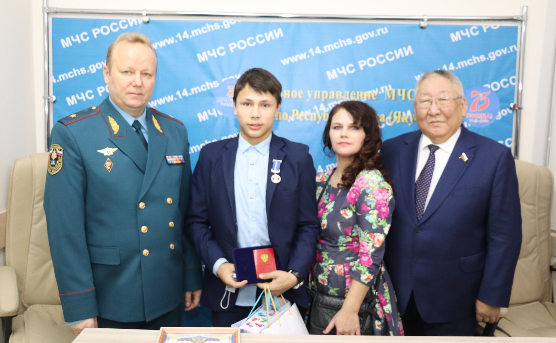 Егор Борисов вручили детям-героям памятные медали Совета Федерации «За проявленное мужество»