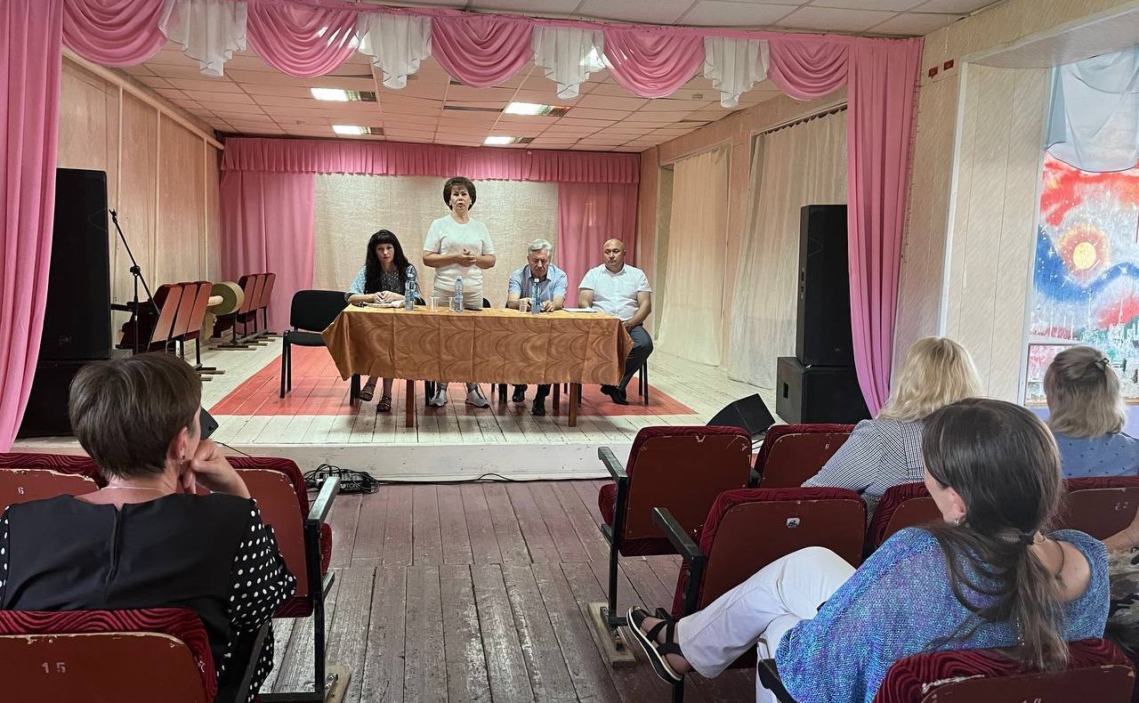 Татьяна Гигель в ходе рабочей командировки по региону приняла участие во встречах с жителями Чойского района — сел Уймень, Веселая Сейка и Каракокша