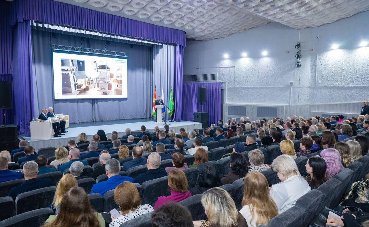 Анатолий Артамонов с рабочей поездкой посетил Кировский муниципальный округ Калужской области