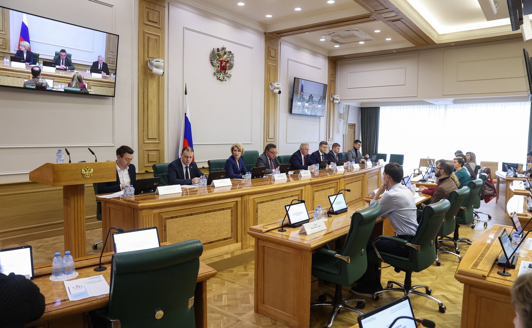 Круглый стол Комитета СФ по Регламенту и организации парламентской деятельности на тему «Цифровизация образования: вопросы нормативного регулирования и развития кадров»