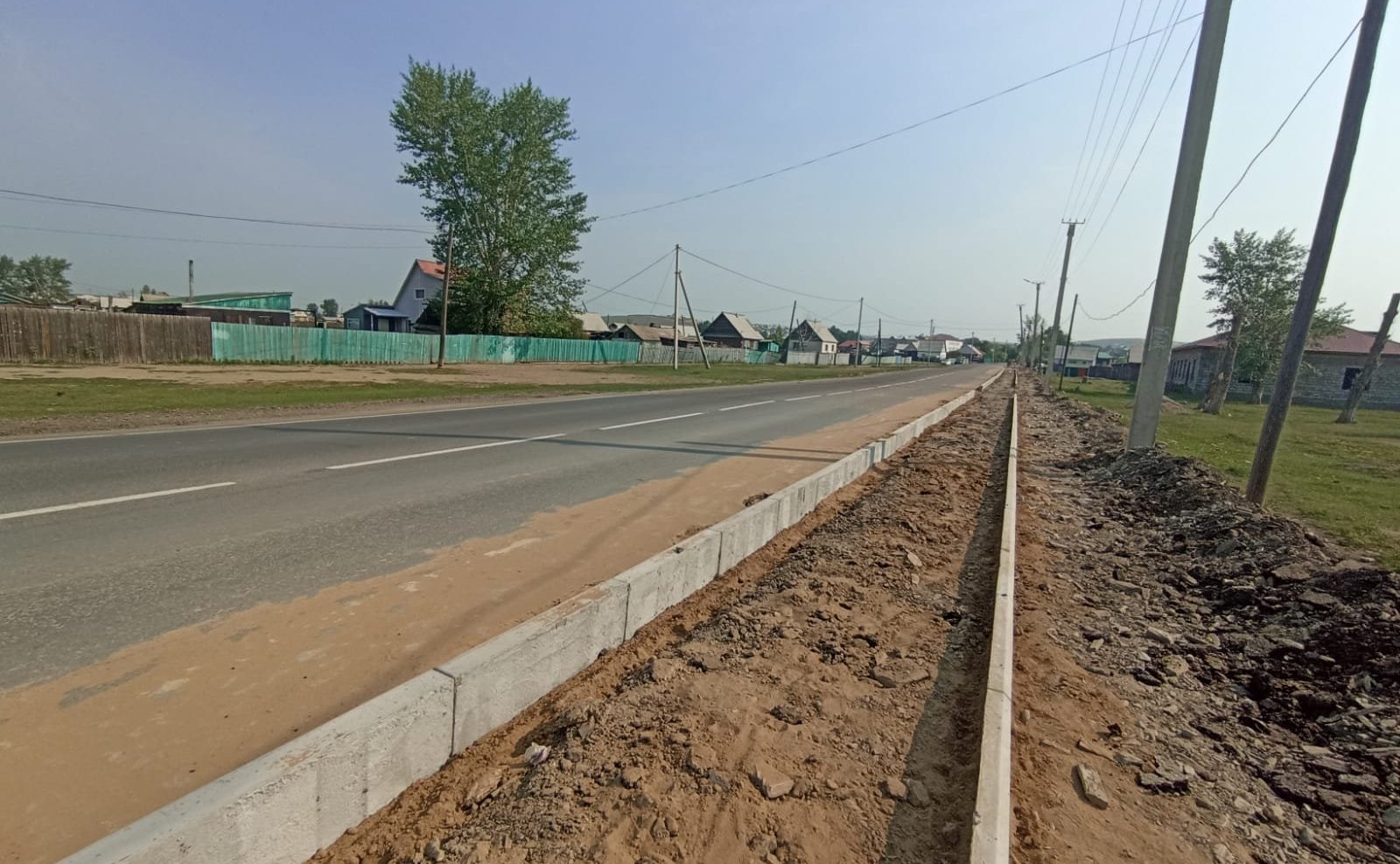 Баир Жамcуев оценил ход работ на объектах Могойтуйского района