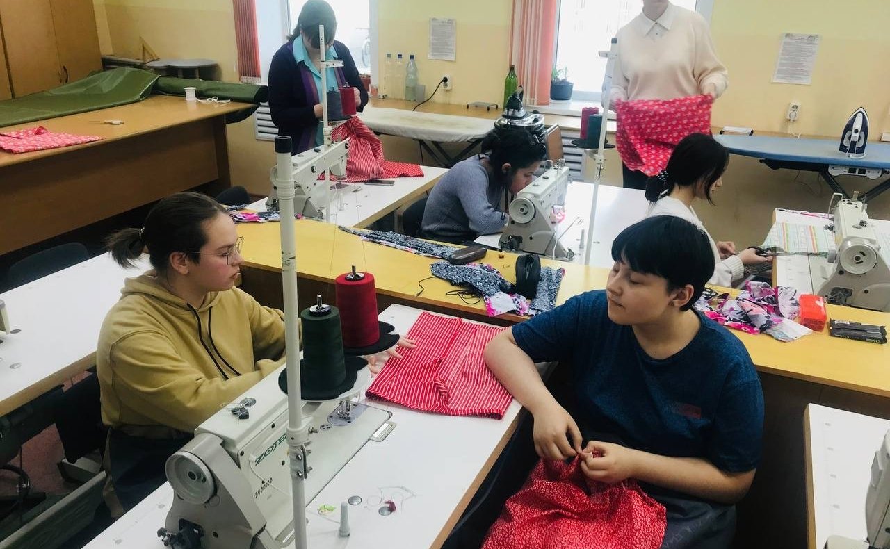 Андрей Хапочкин познакомил своих товарищей из регионального отделения «Боевое братство» с коллективом Сахалинского техникума сервиса