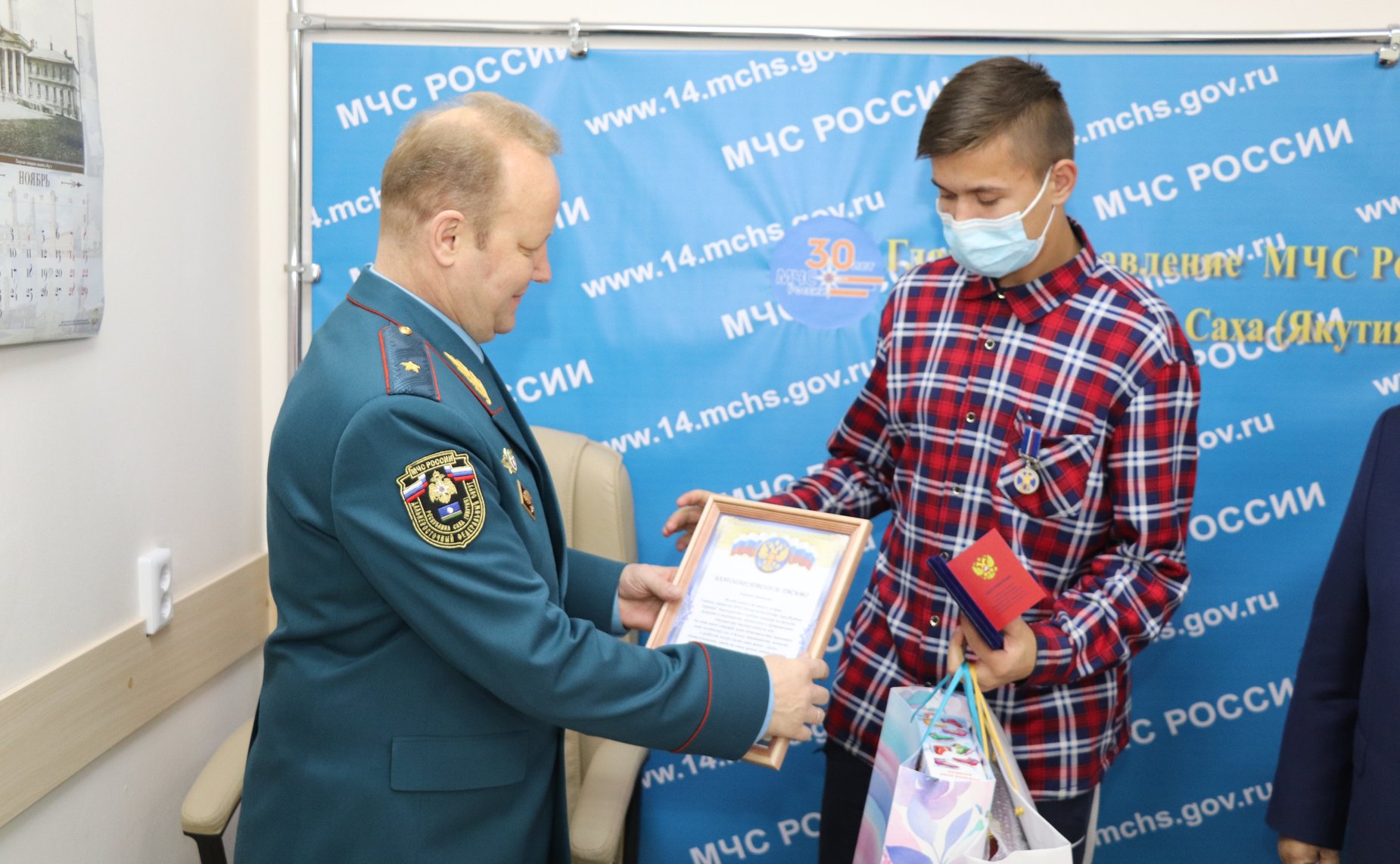 Егор Борисов вручили детям-героям памятные медали Совета Федерации «За проявленное мужество»