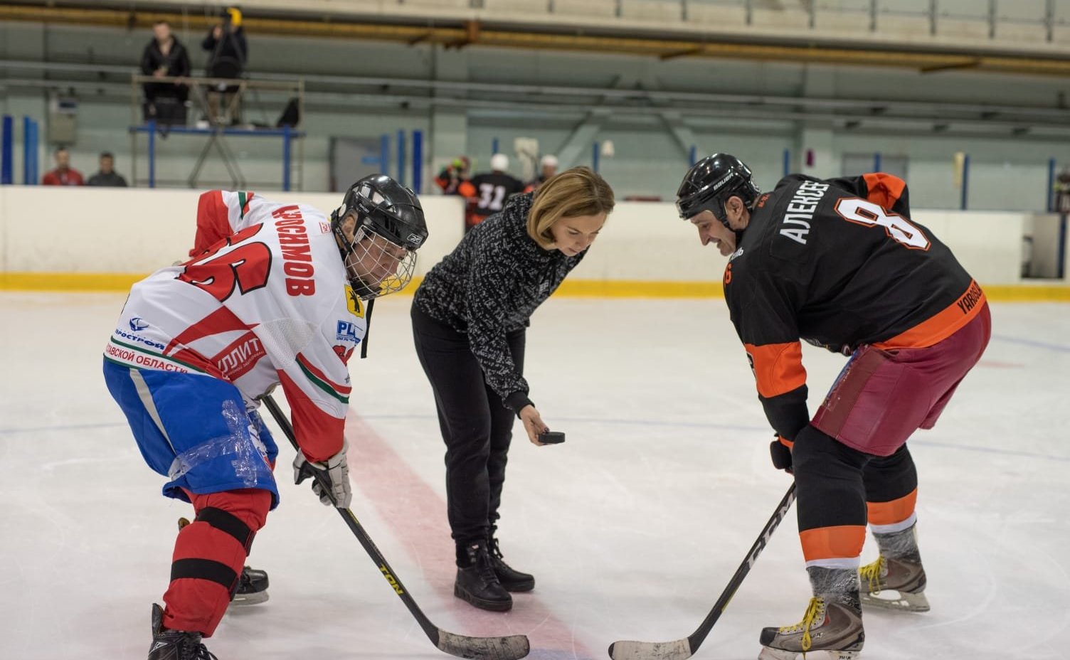 Хоккейный матч в поддержку участвующих в спецоперации российских военных, который прошел в Ярославле