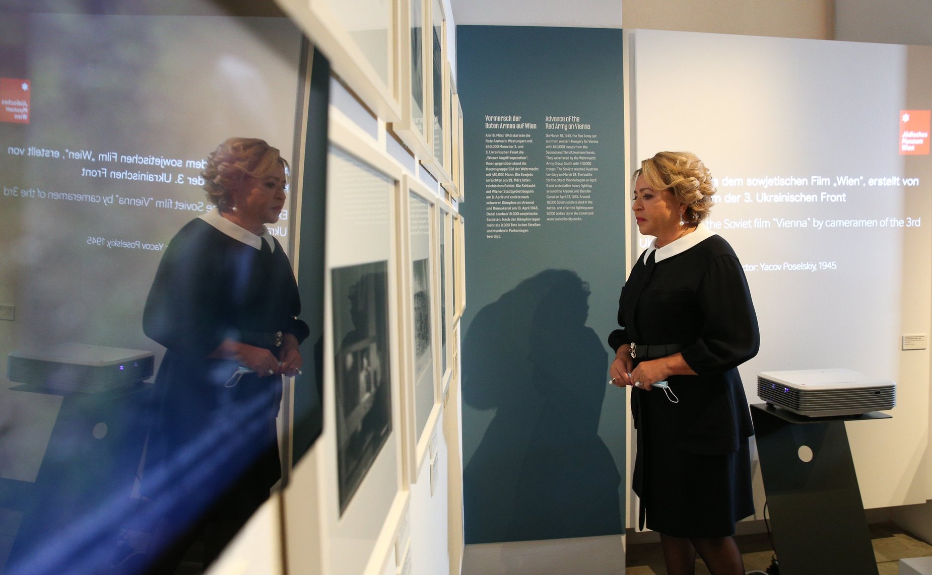 Валентина Матвиенко посетила выставку «Евгений Халдей. Фотограф освобождения» в Еврейском музее Вены