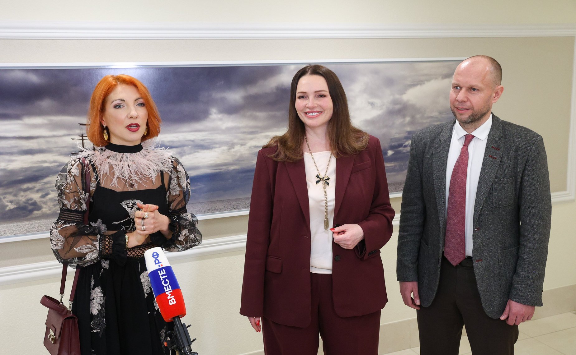 Церемония открытия выставки работ художника из Нижнего Новгорода А. Клейнер, наставника победителя Всероссийского конкурса детского рисунка «Жизнь, деленная на граммы»