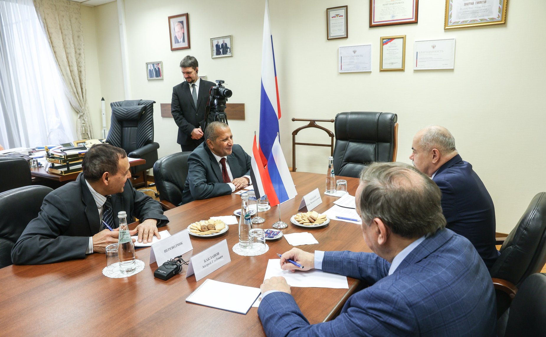 Ильяс Умаханов провел встречу с Чрезвычайным и Полномочным Послом Йеменской Республики в Российской Федерации