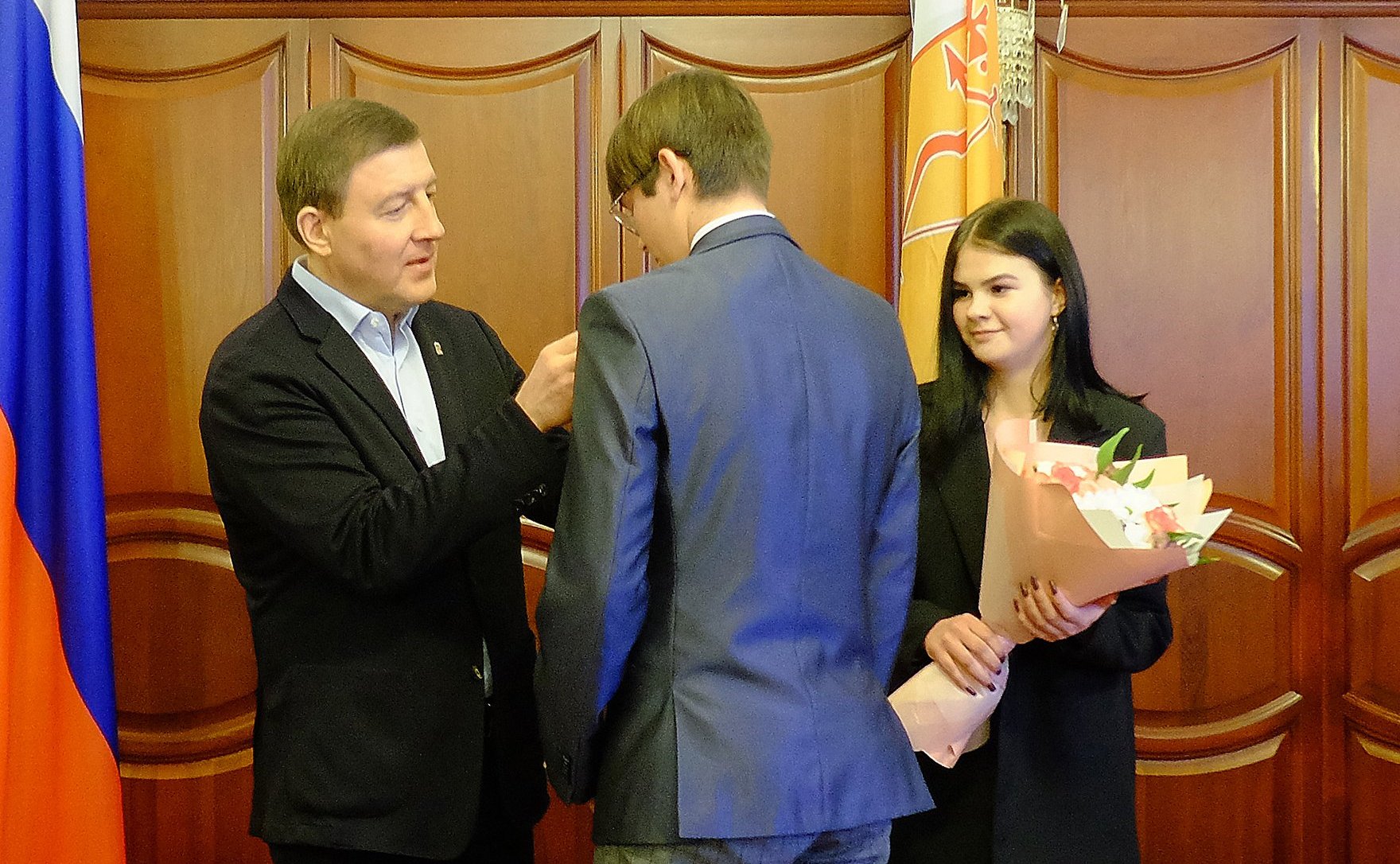 Сенаторы посетили социальные учреждения в городе Кирове и вручили памятные медали детям-героям