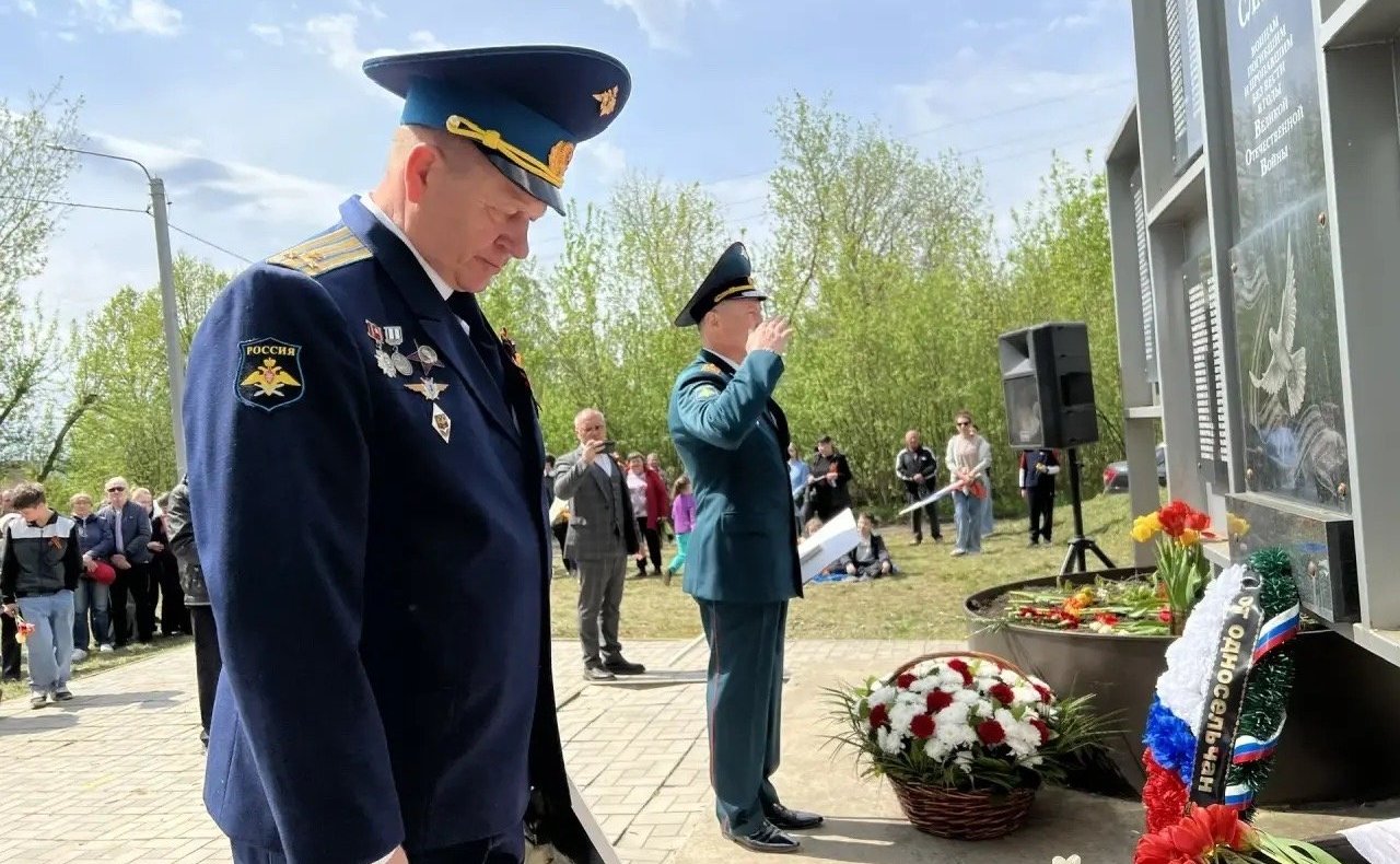 Игорь Мурог прошел в «Бессмертном полку» на малой родине с портретом погибшего деда