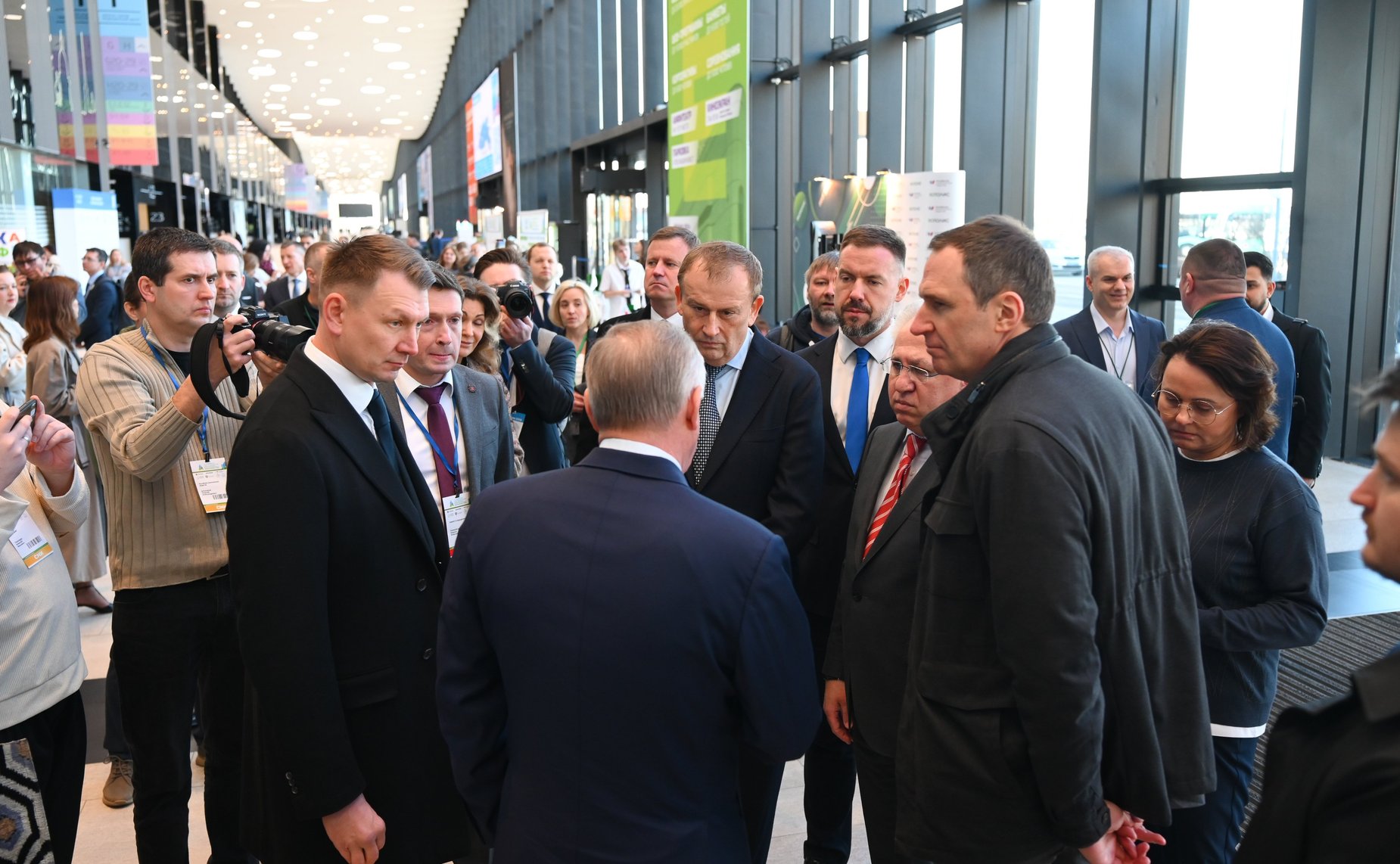 Сенаторы приняли участие в работе Санкт-Петербургского международного экологического форума «Экология большого города»