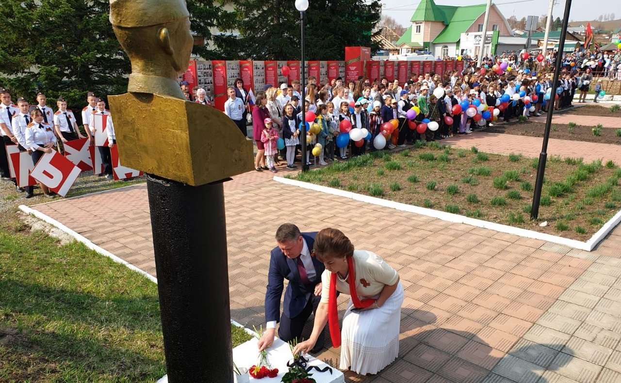 Татьяна Гигель в ходе рабочей командировки по региону приняла участие в торжественном митинге, посвященном памяти погибших воинов во время Великой Отечественной войны