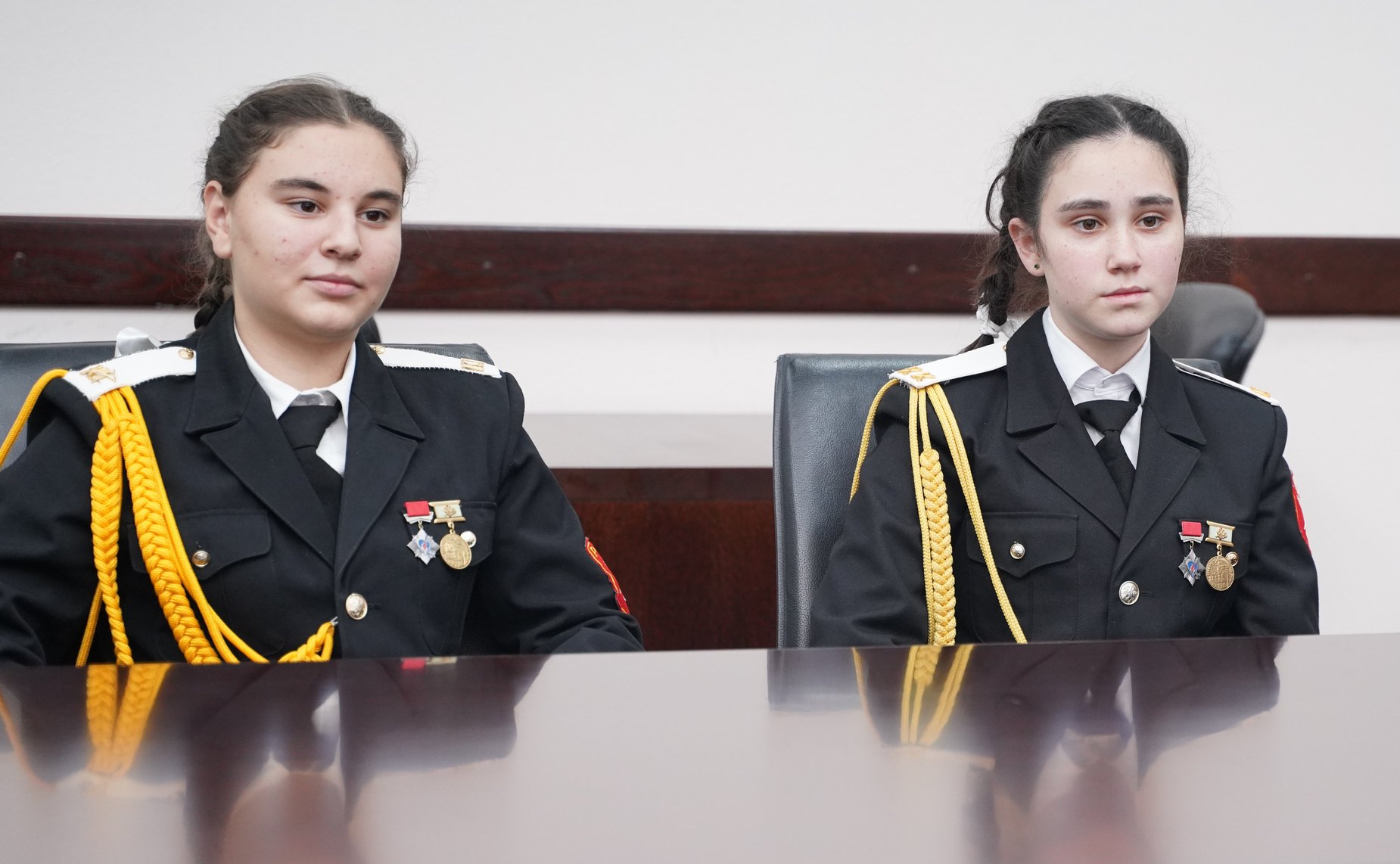 Виталий Назаренко и Таймураз Мамсуров приняли участие в торжественной церемонии вручения памятных медалей Совета Федерации «За проявленное мужество» школьницам из Северной Осетии, совершившим геройский поступок