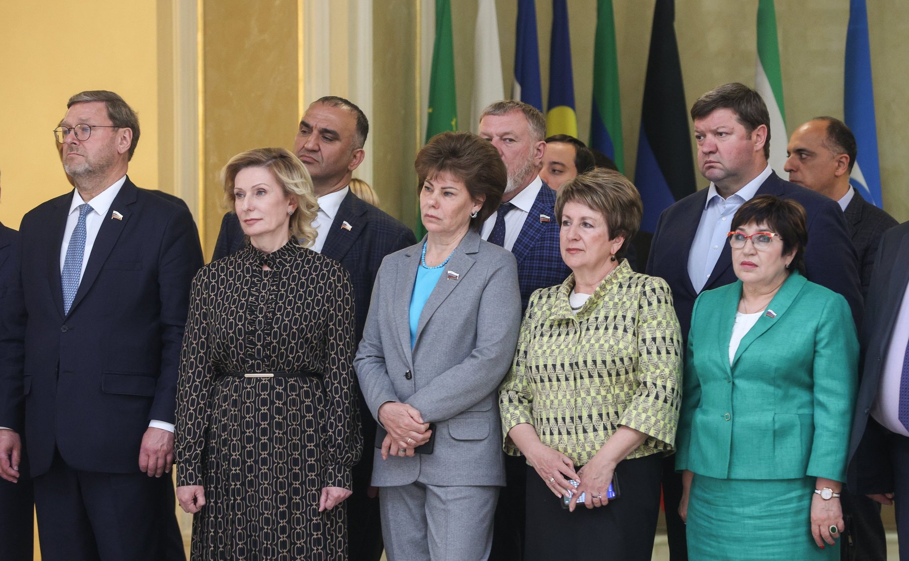 Валентина Матвиенко и Председатель Милли Меджлиса Азербайджанской Республики Сагиба Гафарова открыли в верхней палате российского парламента фотовыставку «В России часть моей души…», посвященную 100-летию со дня рождения Гейдара Алиева