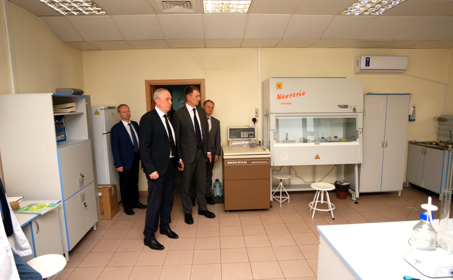 Председатель Комитета СФ по аграрно-продовольственной политике и природопользованию Александр Двойных посетил Федеральный научный центр — Всероссийский НИИ экспериментальной ветеринарии имени К.И. Скрябина и Я.Р. Коваленко РАН