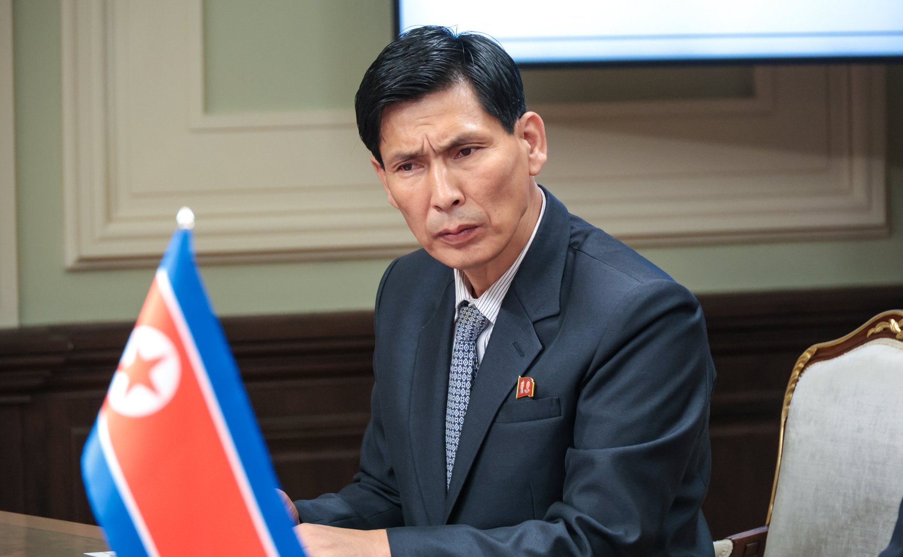 Встреча первого заместителя председателя Комитета СФ по международным делам Владимира Джабарова с руководителем группы содействия развитию корейско-российской дружбы в Верховном народном собрании КНДР Ли Чхолем