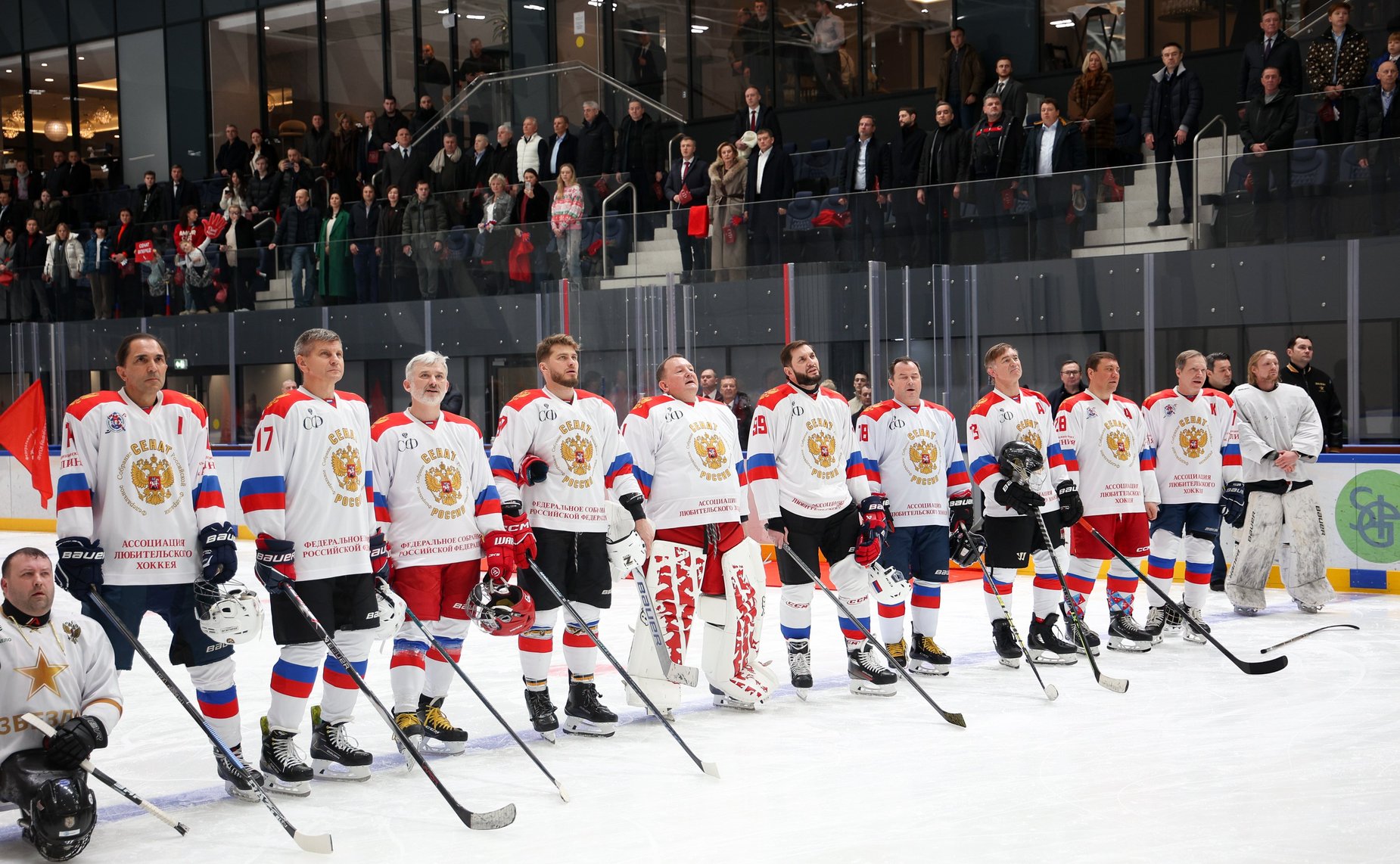 Валентина Матвиенко посетила тренировку команды по следж-хоккею из Санкт-Петербурга, в составе которой ветераны СВО