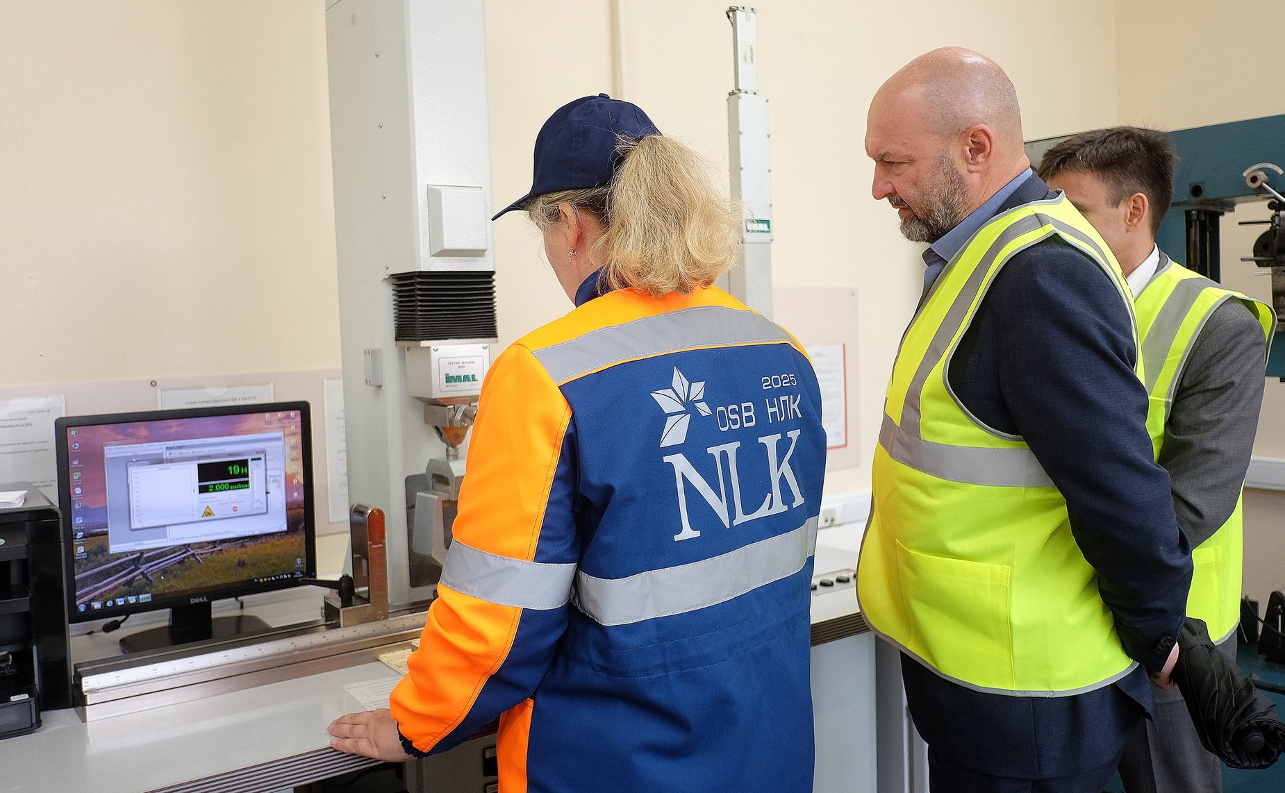 Сенаторы посетили деревоперерабатывающие предприятия в Кировской области