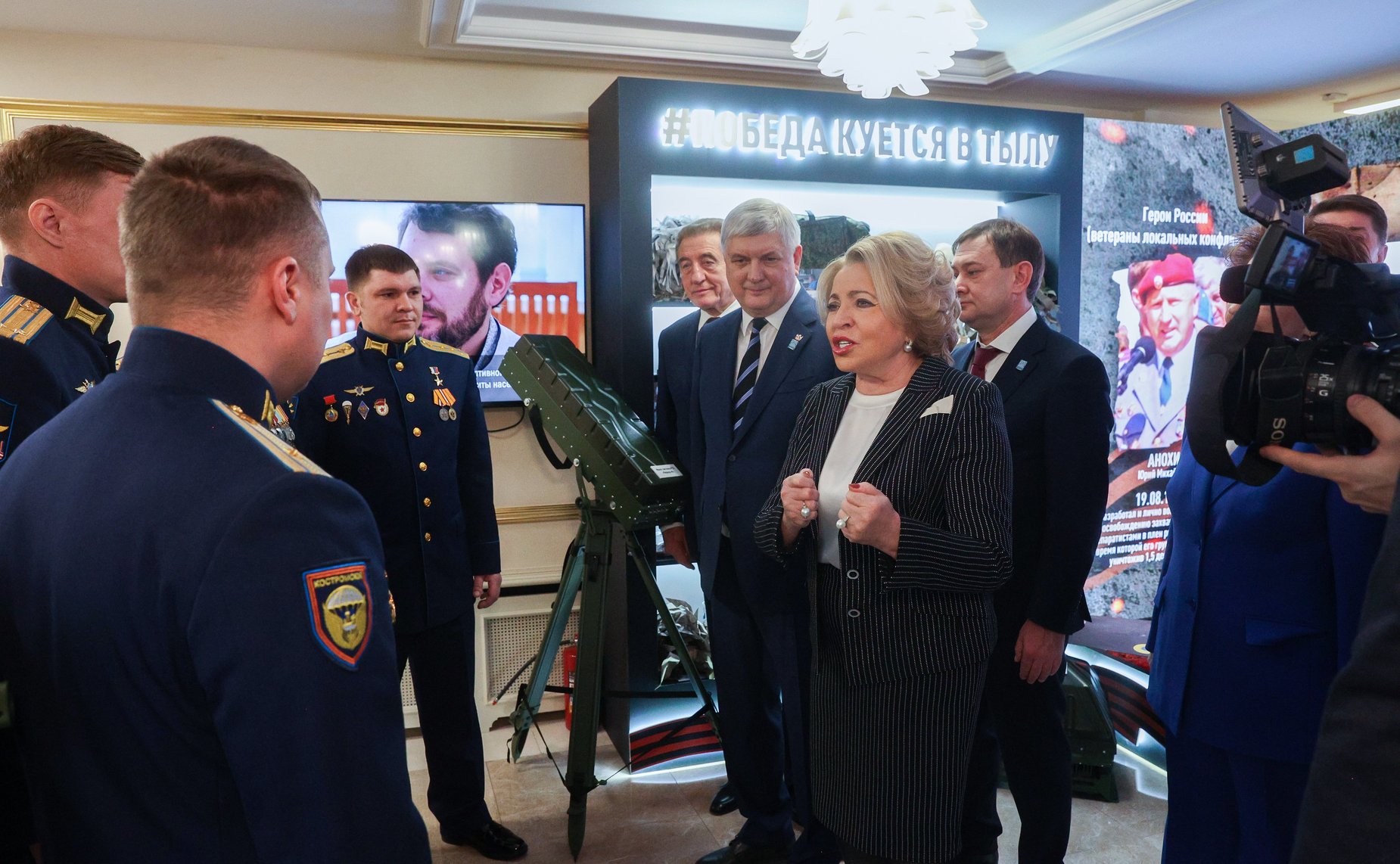 Валентина Матвиенко в присутствии губернатора Воронежской области также пообщалась с бойцами СВО