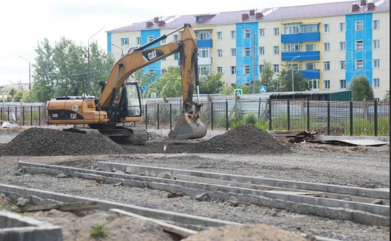 Андрей Хапочкин принял участие в торжественной сдаче жильцам двух новых многоэтажных домов в Углегорском районе области