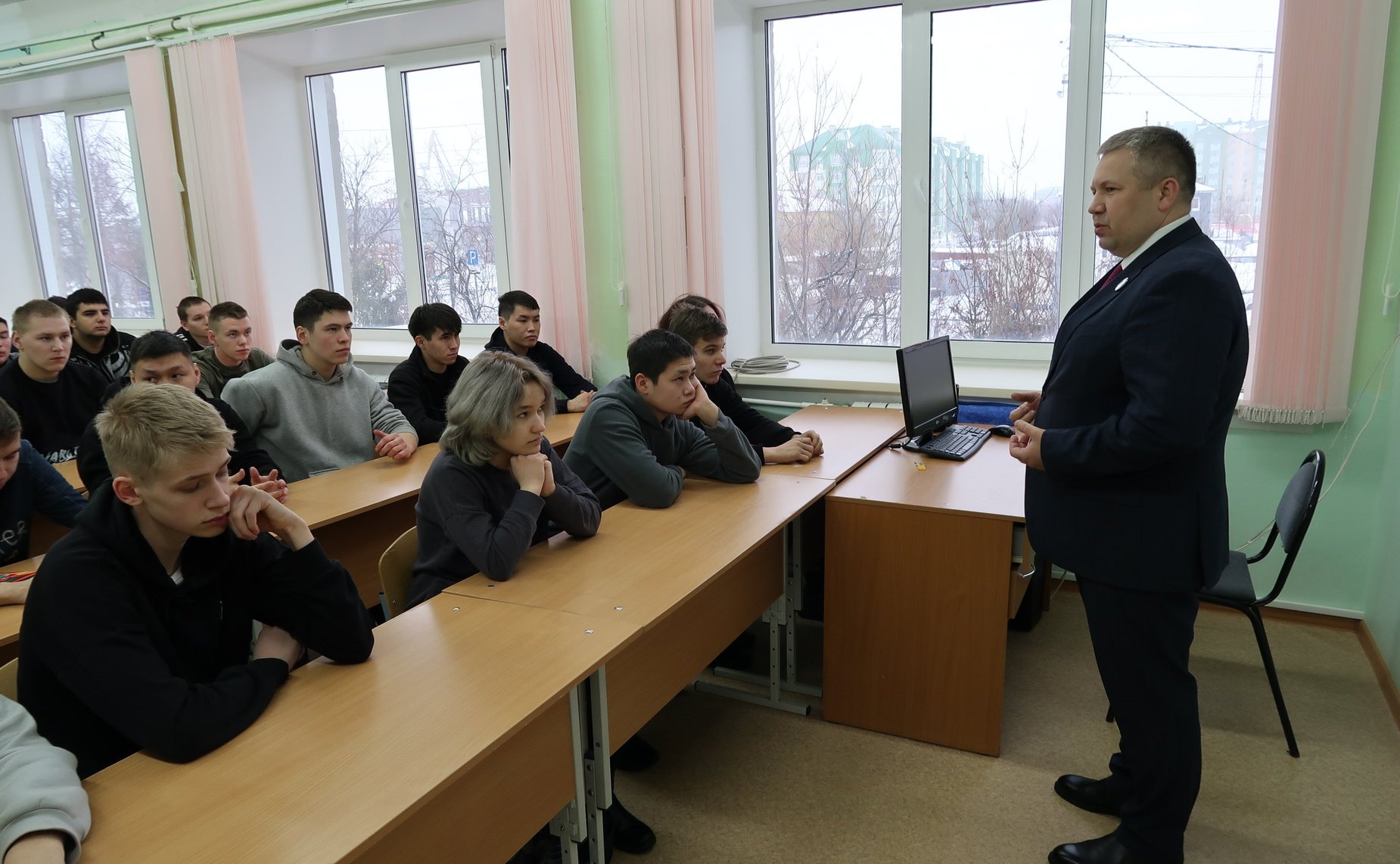 Денис Гусев провёл встречу со студентами Ненецкого АО