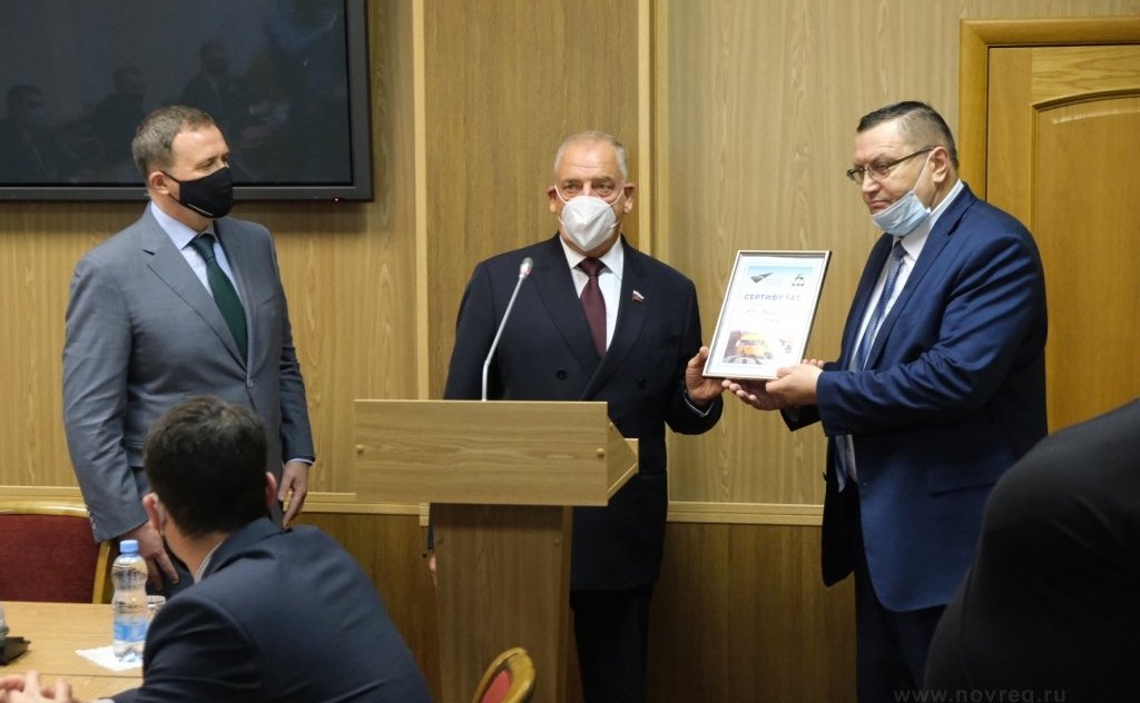 Сенатор Сергей Митин принял участие в выставке специализированой техники Горьковского автомобильного завода в Великом Новгороде