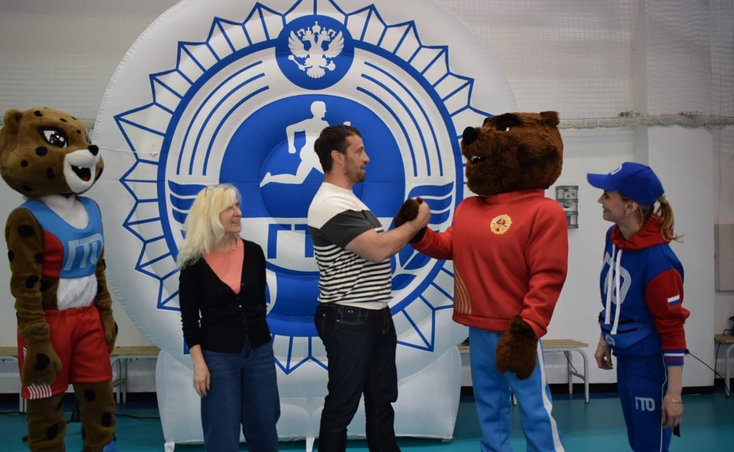 Эдуард Исаков передал свои медали чемпионатов Европы и мира в музей спортивной славы