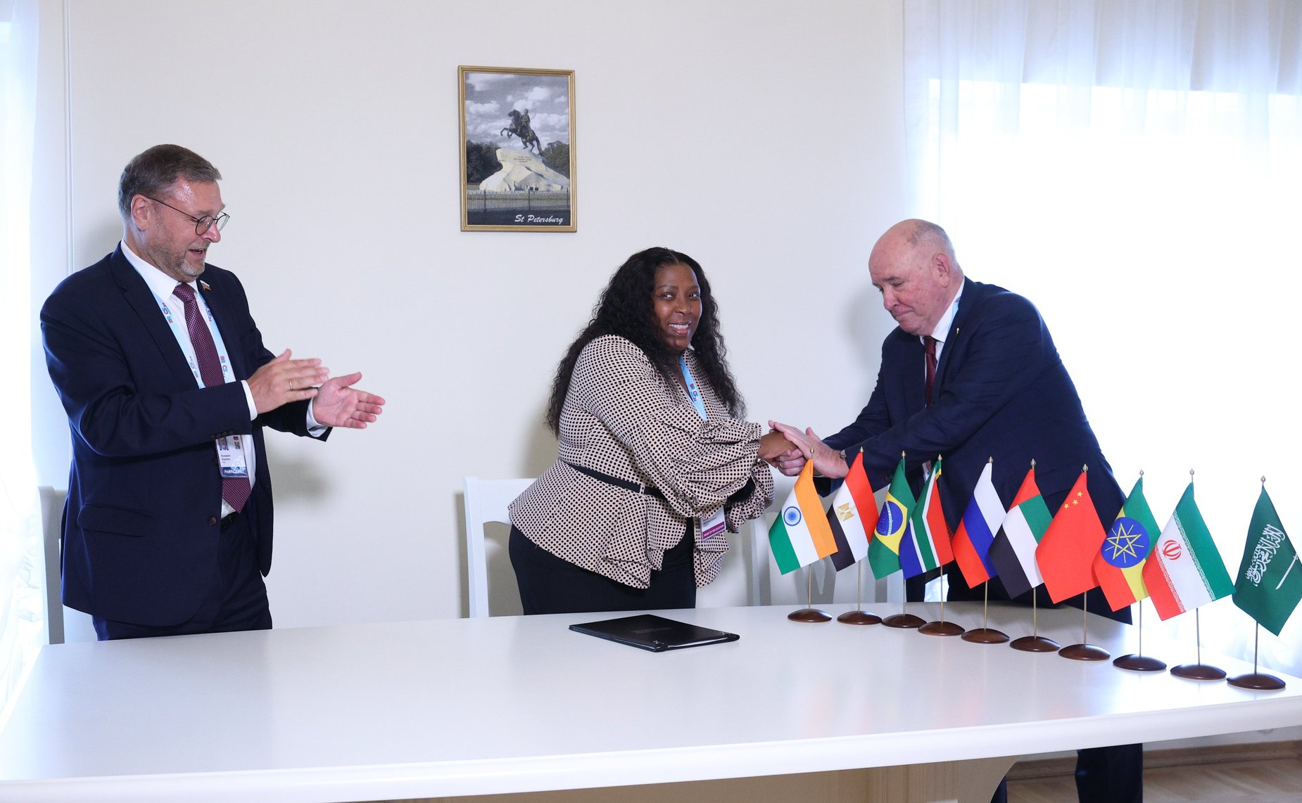 Церемония подписания Протокола к меморандуму о взаимопонимании на полях Х Парламентского форума БРИКС. ЮАР