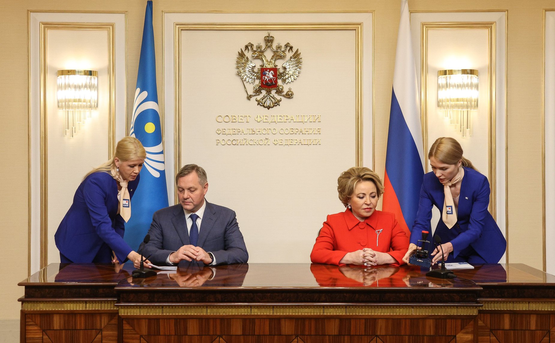 В Совете Федерации состоялось спецгашение юбилейной почтовой марки, посвященной 30-летию Межпарламентской Ассамблеи СНГ