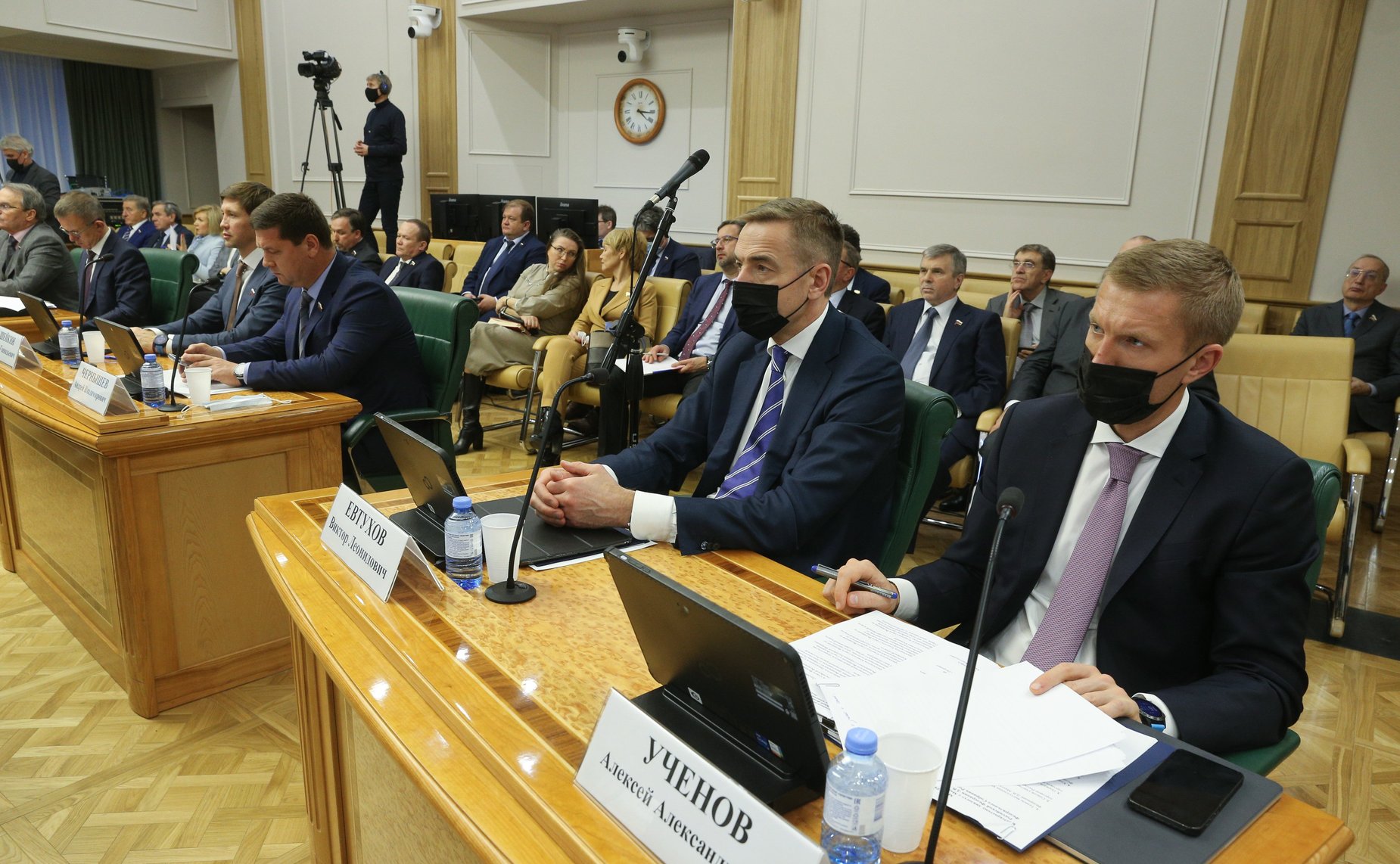 Встреча сенаторов Российской Федерации с Министром промышленности и торговли РФ Денисом Мантуровым в формате «Открытого диалога»