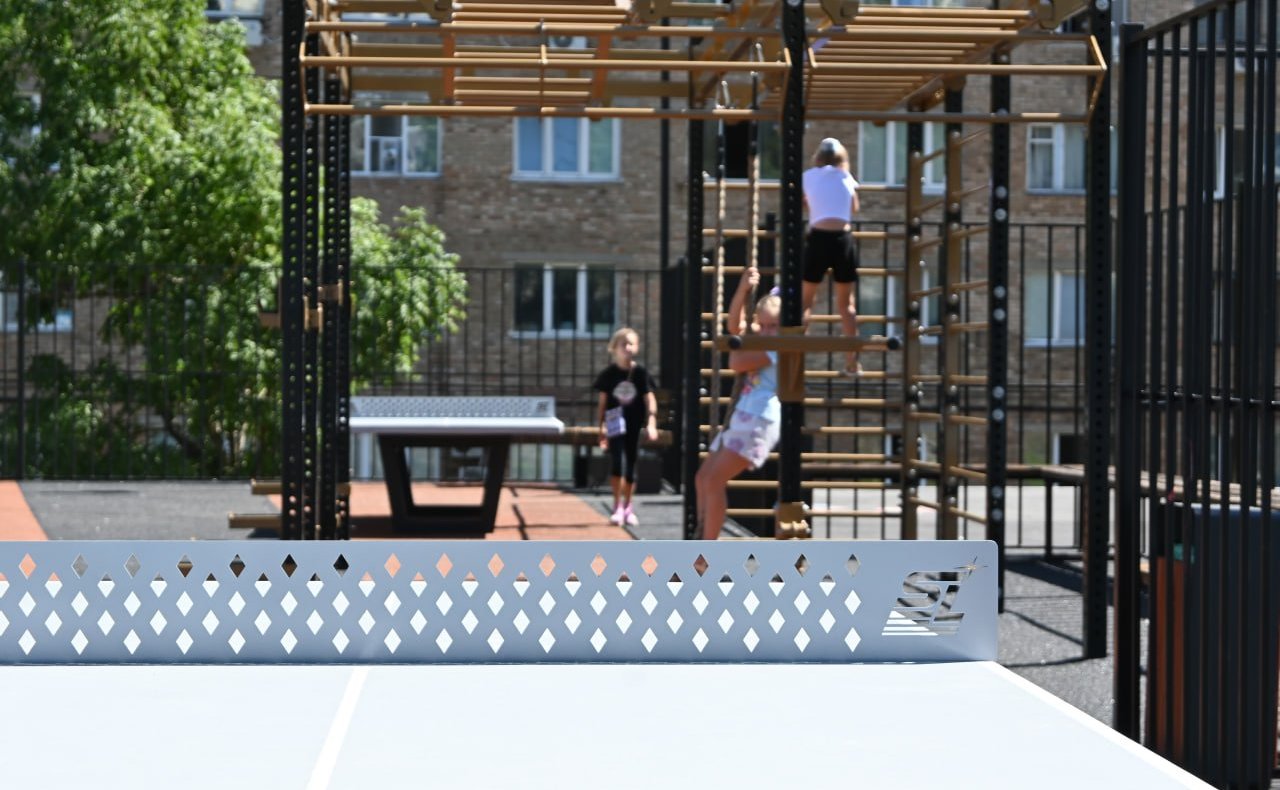 Александр Ролик во время региональной недели провел выездное совещание с главой Владивостока Константином Шестаковым на объектах благоустройства и спорта, построенных в этом году в столице Приморского края