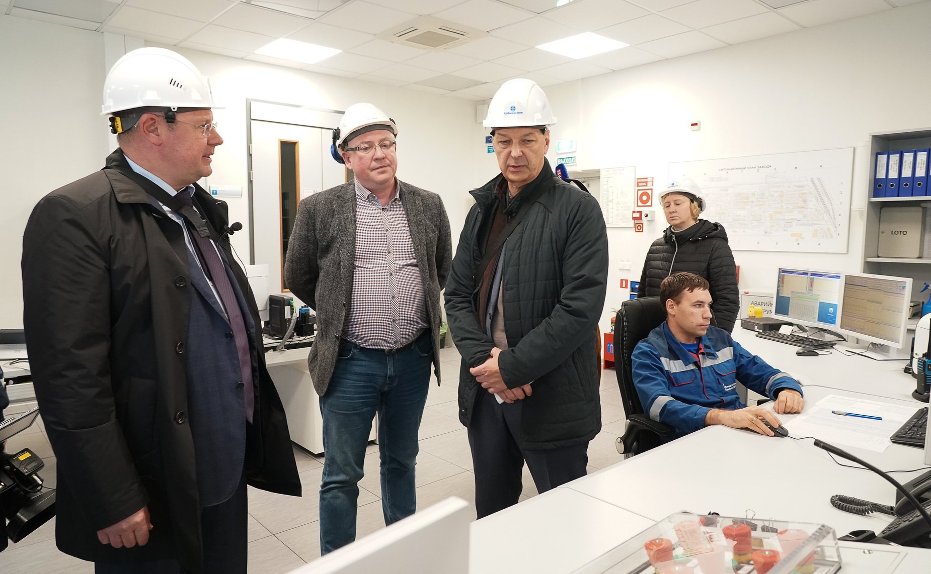 В г. Тольятти первый заместитель Председателя Совета Федерации Андрей Яцкин ознакомился с работой химической компании «КуйбышевАзот»