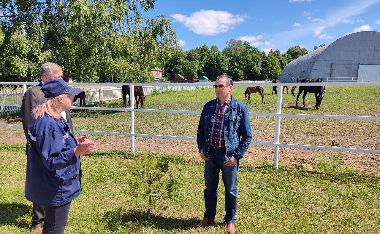 Николай Федоров посетил агропредприятия Ядринского района