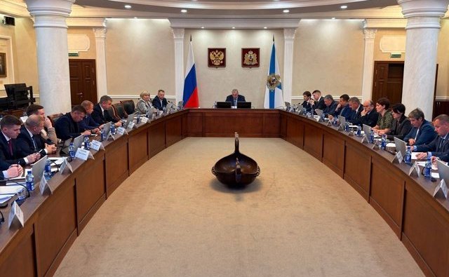 Иван Новиков провел рабочую встречу с руководителем филиала Фонда «Защитники Отечества» в Архангельской области