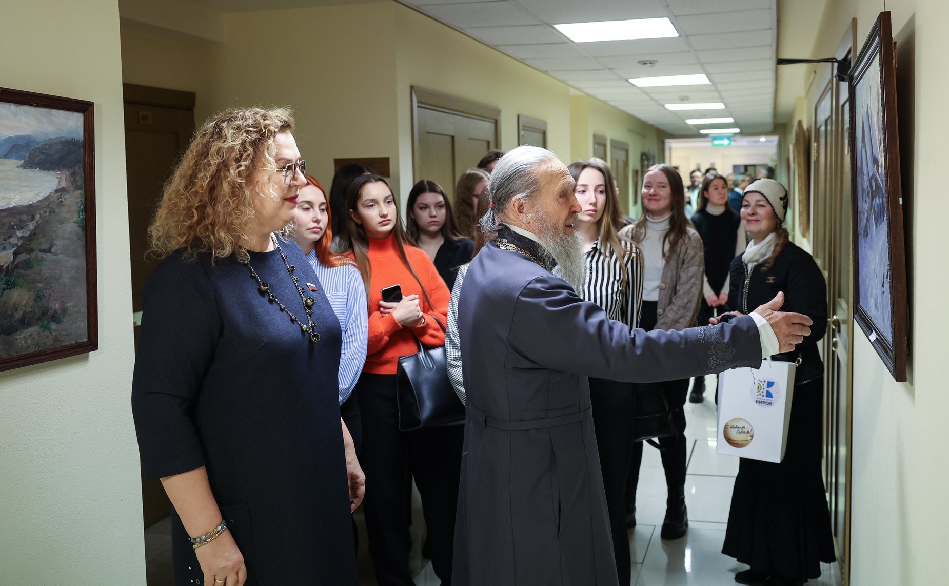 Ольга Епифанова открыла в Совете Федерации выставку живописи Петра Кочанова «За Святую Русь помолюсь…»