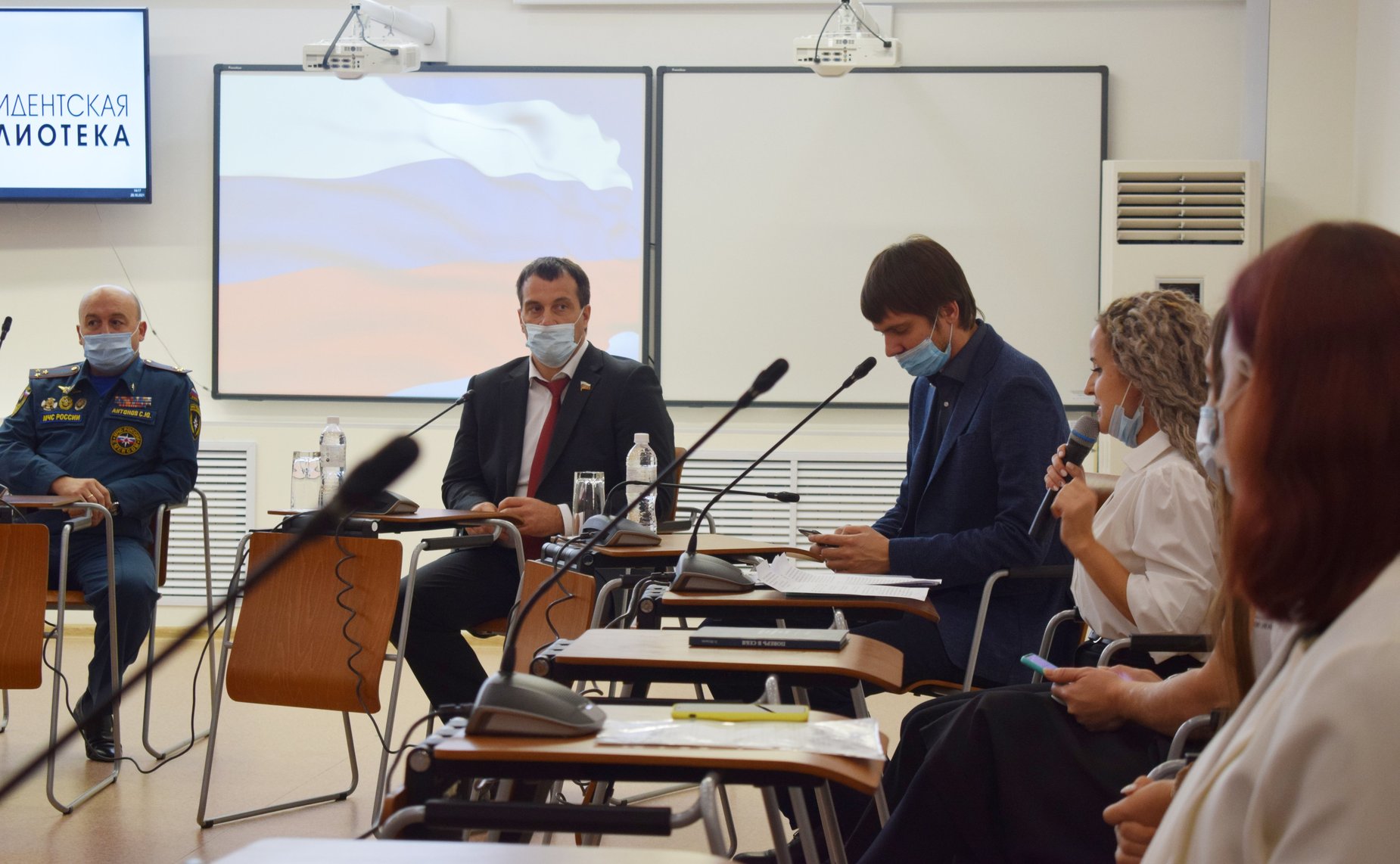 Эдуард Исаков провел встречу с активистами и представителями молодежных общественных организаций г. Нефтеюганска