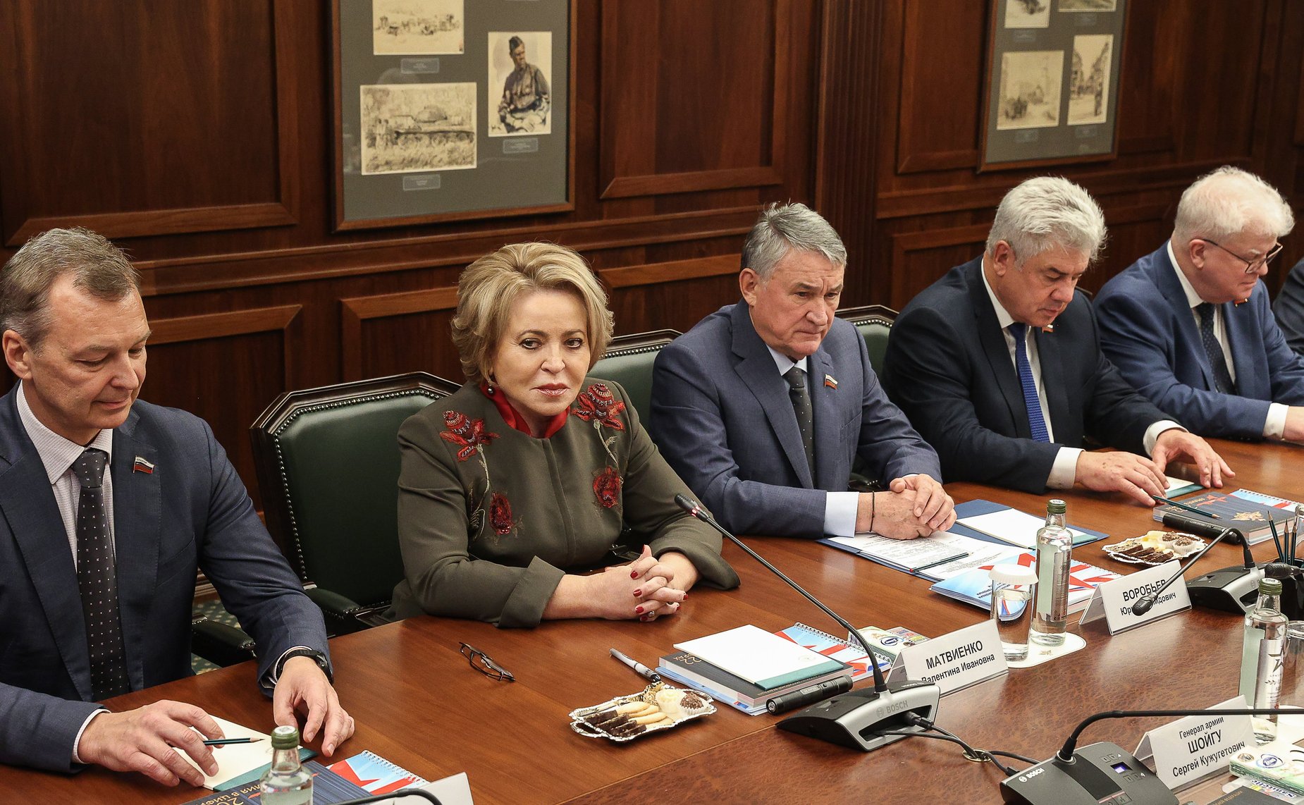 По приглашению Министра обороны РФ генерала армии Сергея Шойгу Председатель Совета Федерации Валентина Матвиенко и Комитет СФ по обороне и безопасности провели выездное совещание в Минобороны России