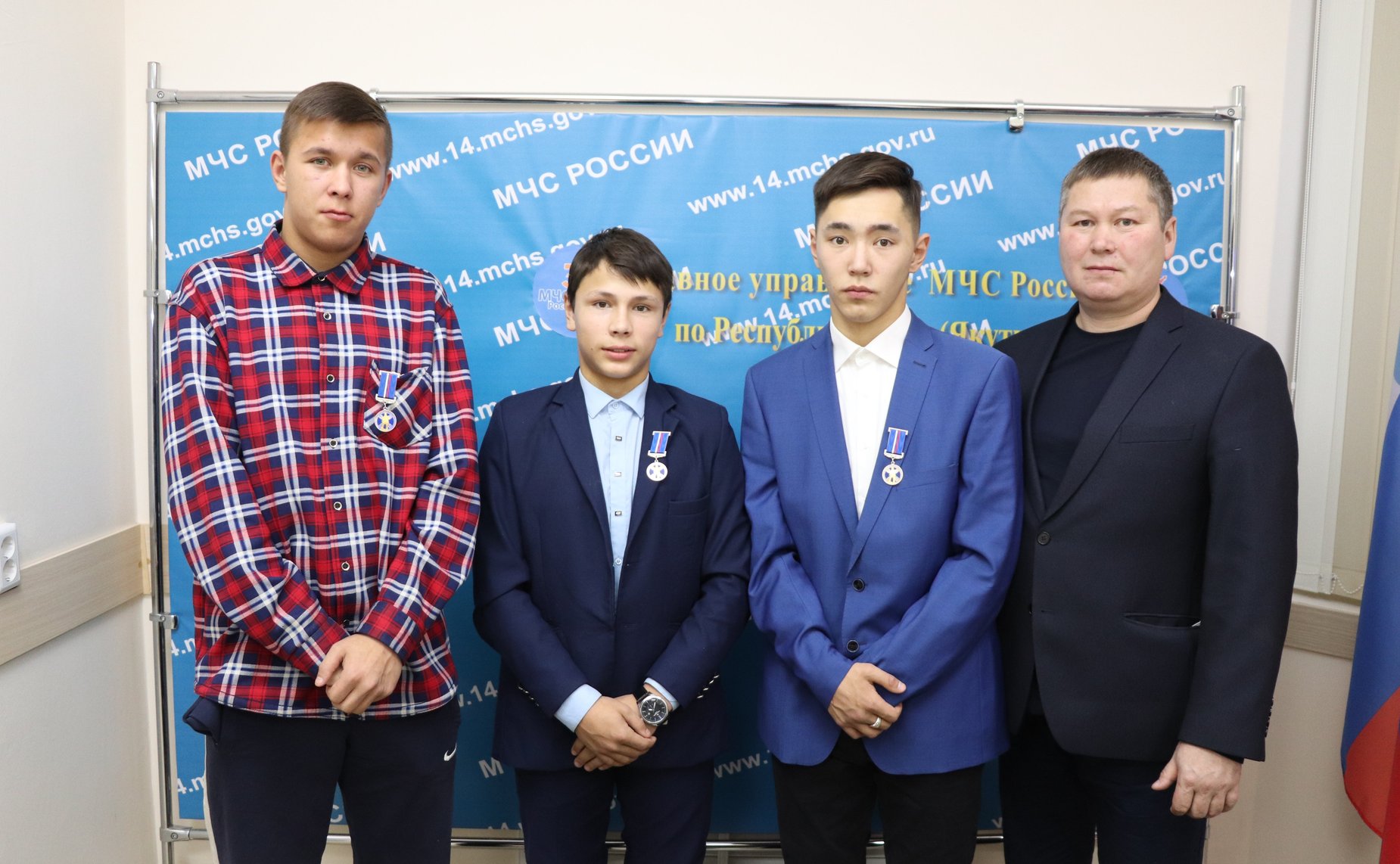 Егор Борисов вручили детям-героям памятные медали Совета Федерации «За проявленное мужество»