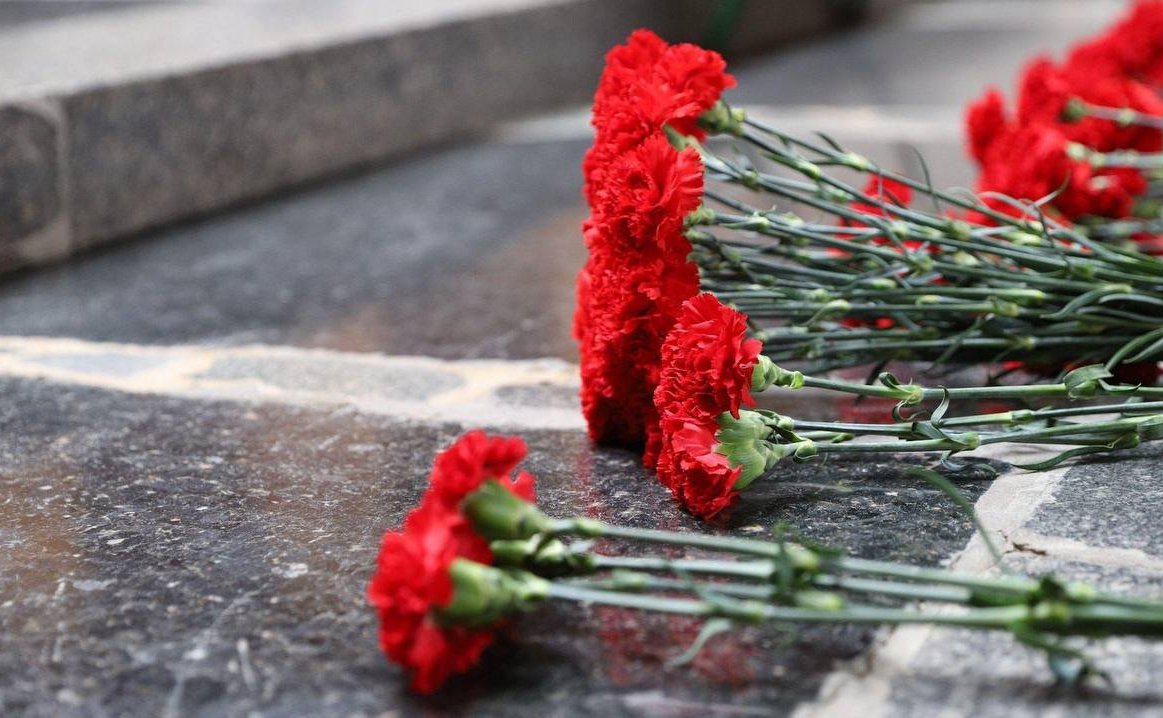 Возложение венков и цветов к мемориальному комплексу на Мамаевом кургане