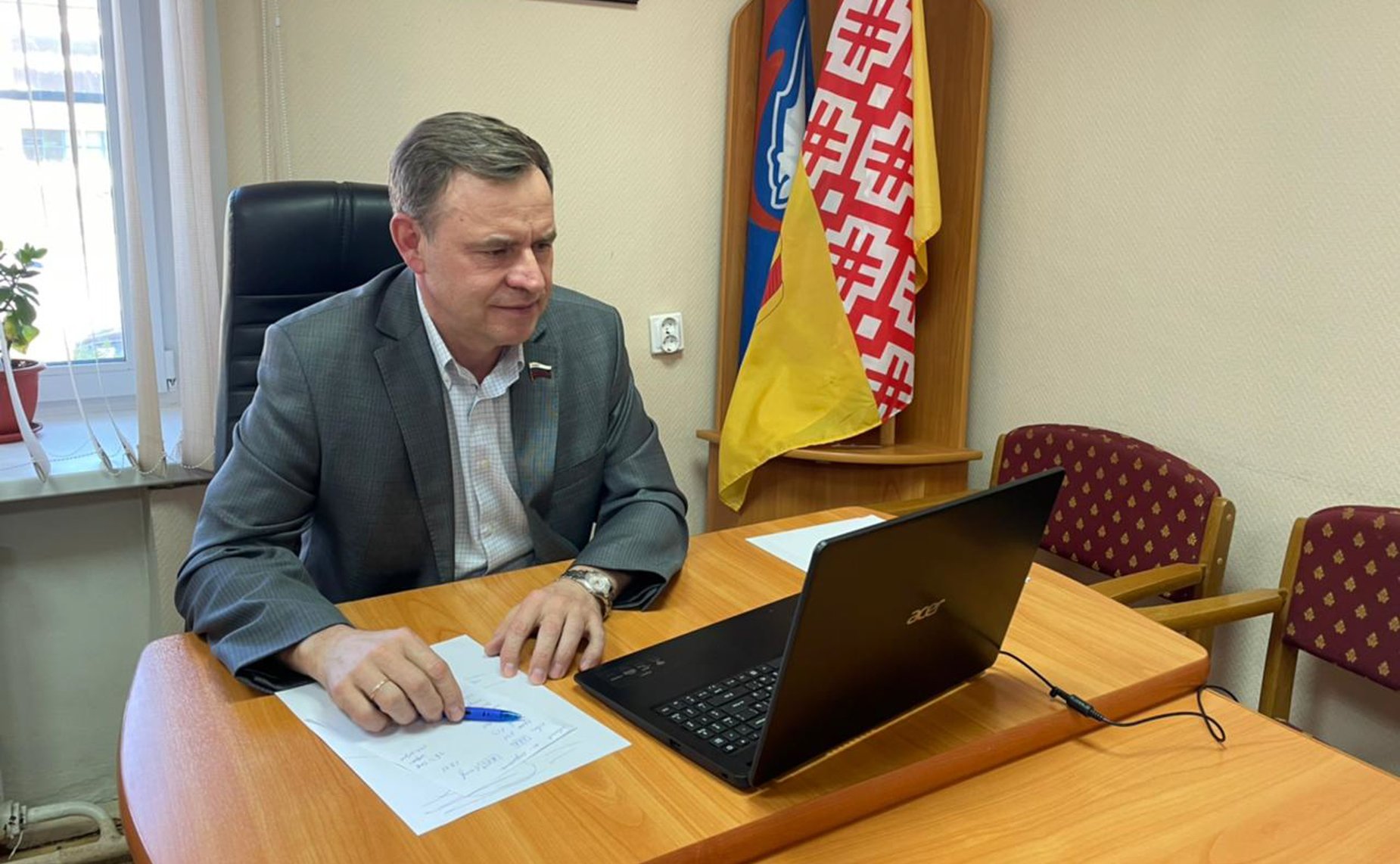 Виктор Новожилов обсудил с жителями Архангельской области работу общественного транспорта, организацию детского летнего отдыха